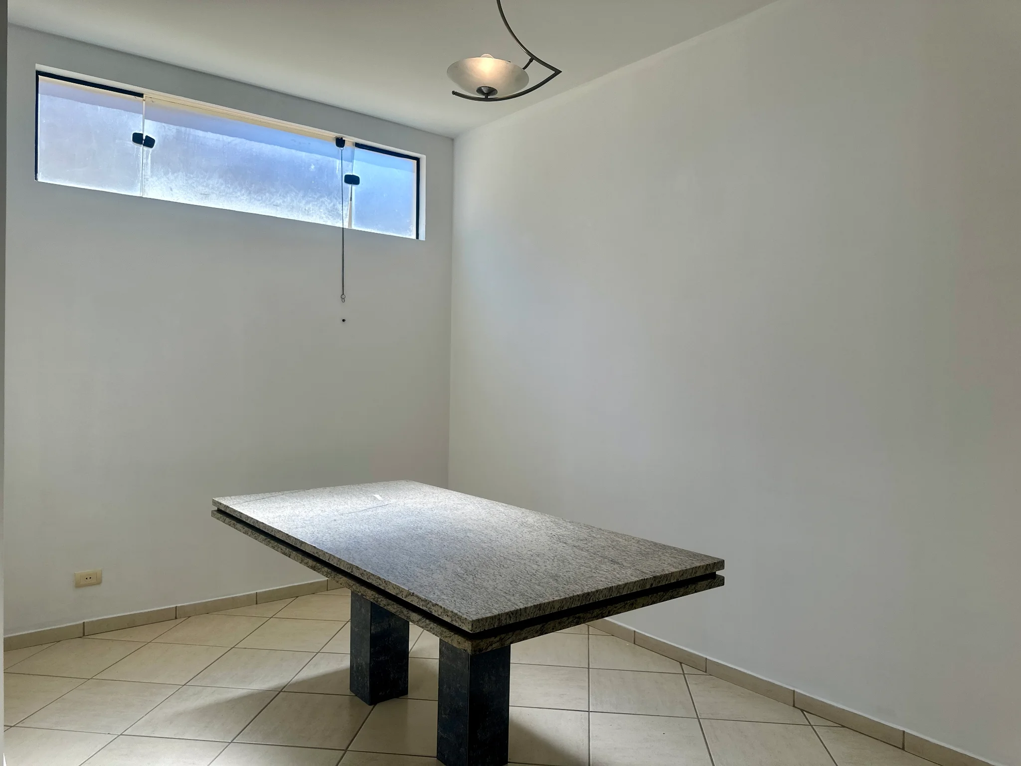 Casa para venda e locação no Condomínio Taubaté Village em Taubaté/SP.