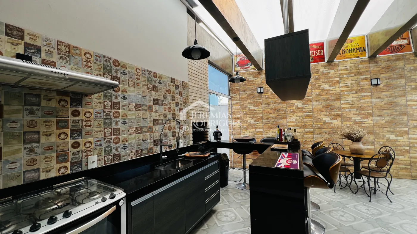 Casa à venda com 3 suítes no Condomínio Campos do Conde II Chambord em Tremembé/SP