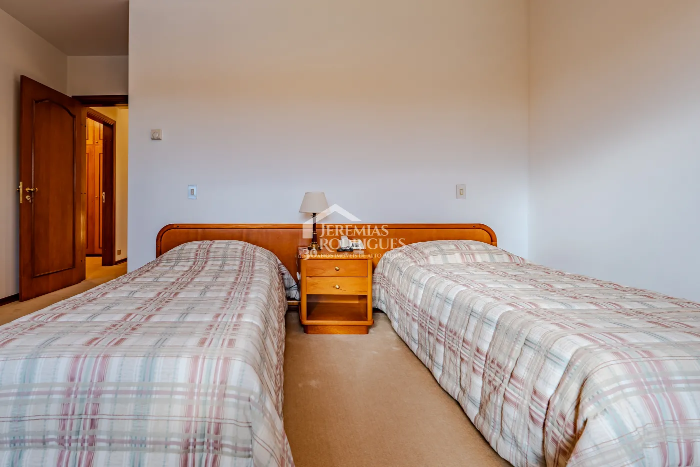 Casa com 4 suítes, 670 m² - Alto do Capivari - Campos do Jordão/SP.