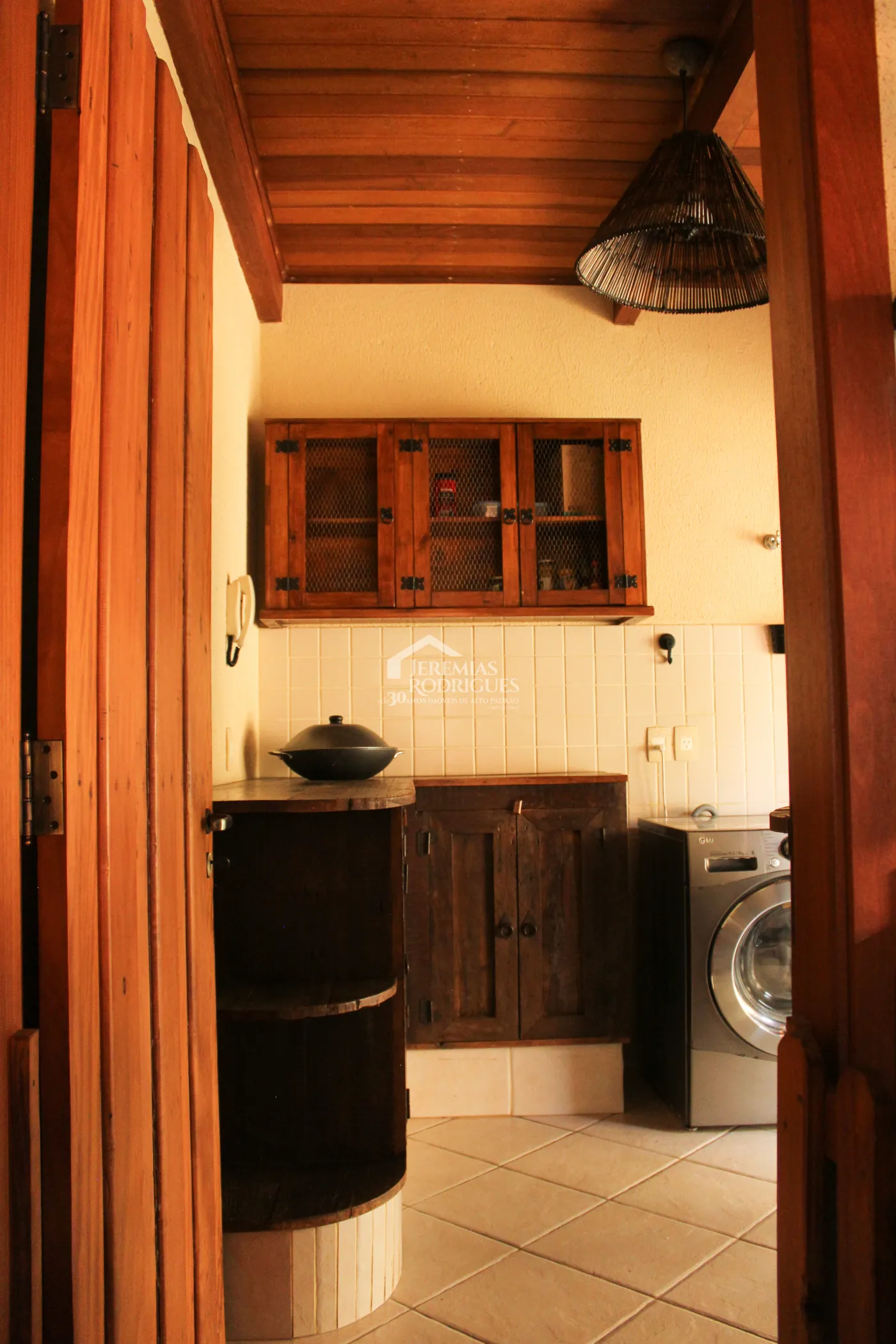 Casa para venda e locação com 5 dormitórios no Condomínio Taubaté Village em Taubaté/SP.