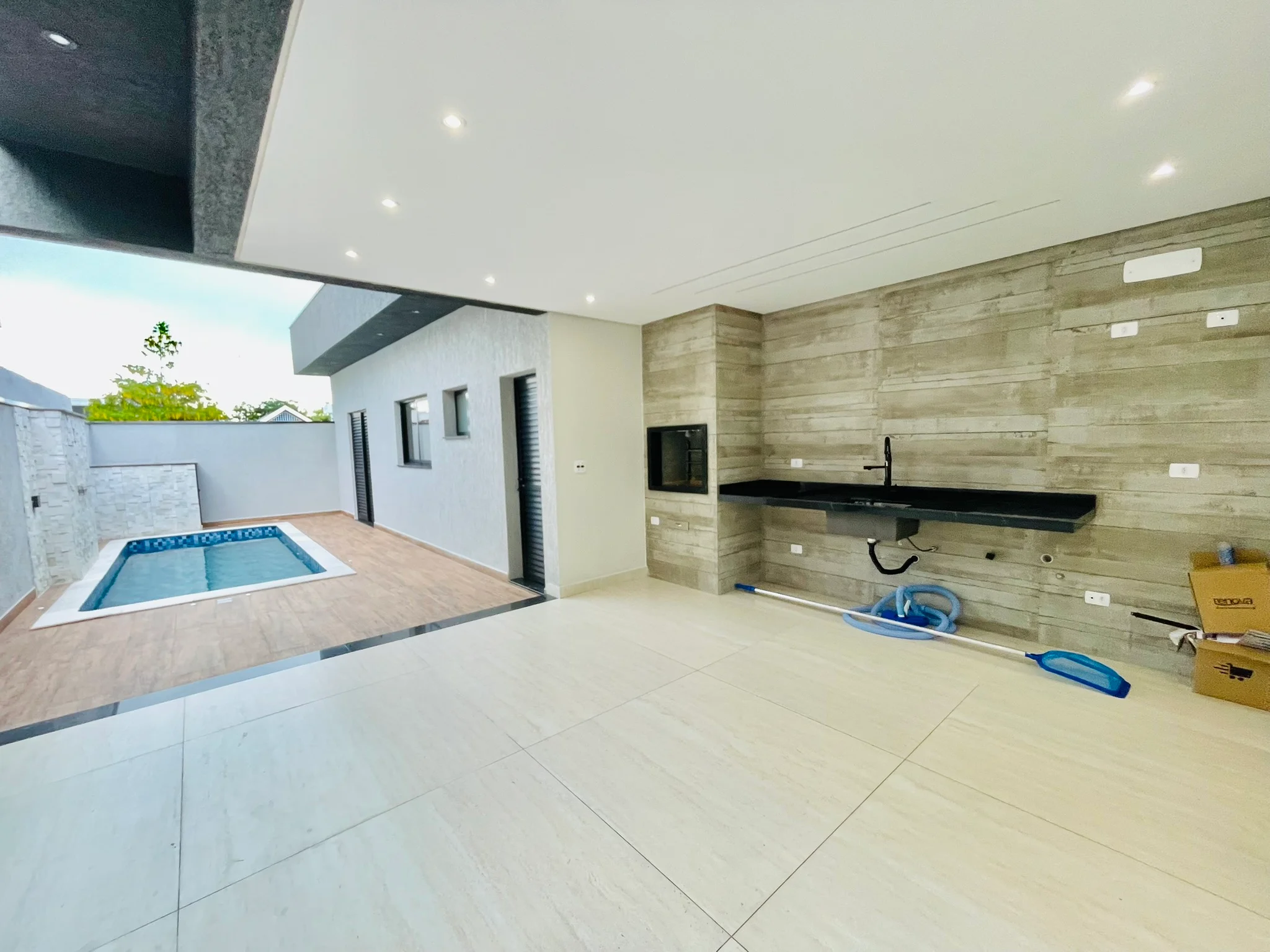 Casa à venda com 3 suítes no Condomínio Ouro Ville em Taubaté/SP. 