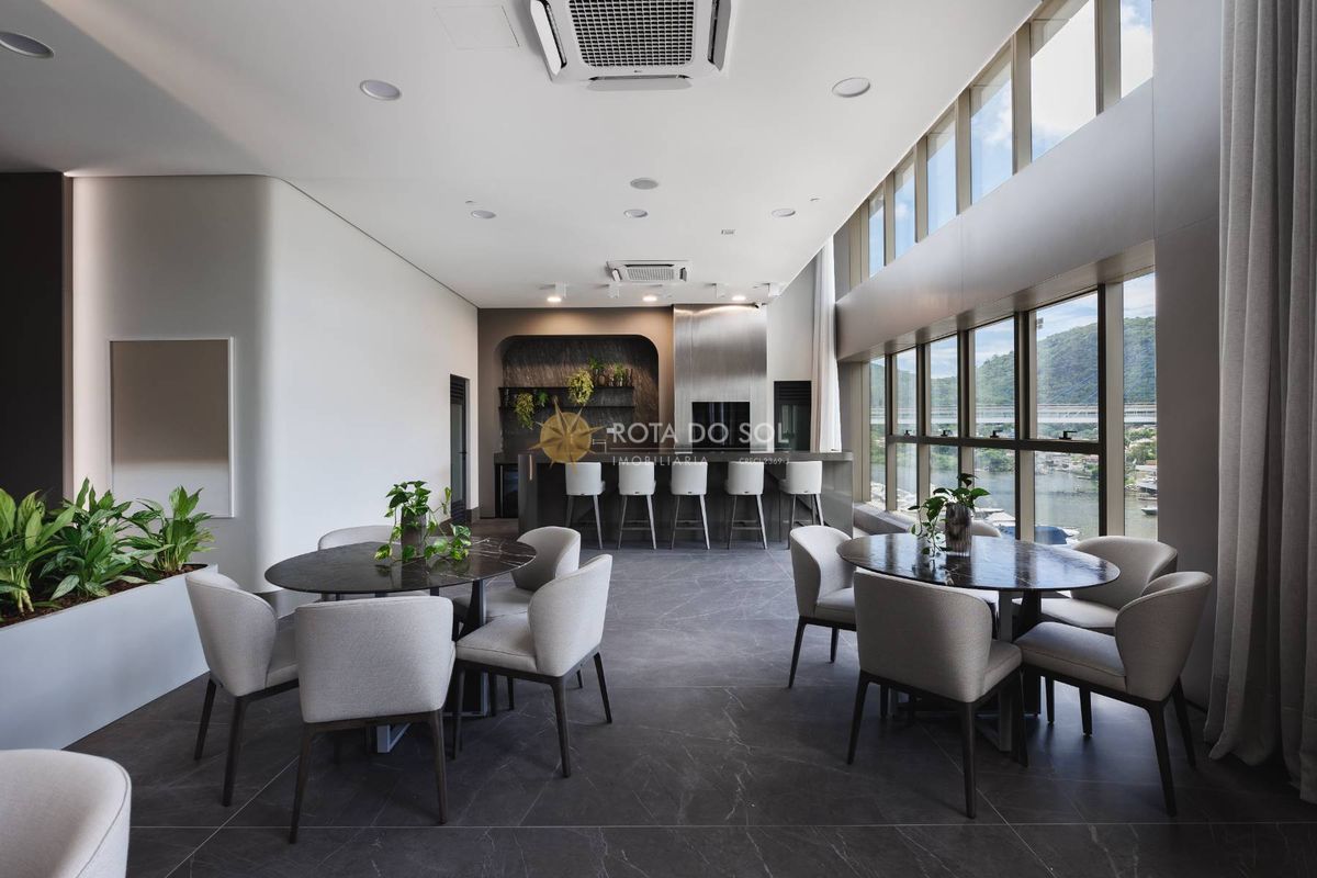 Yachthouse Apartamento Alto Padrão 4 Suítes no Centro de Balneário Camboriú SC