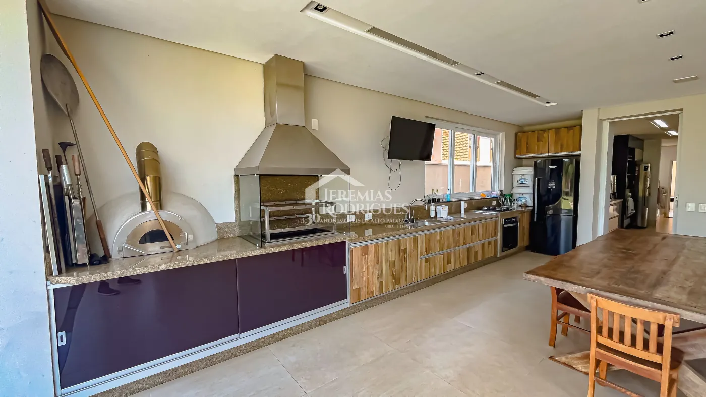 Casa à venda com 6 suítes - Condomínio Village Paineiras - Pindamonhangaba/SP