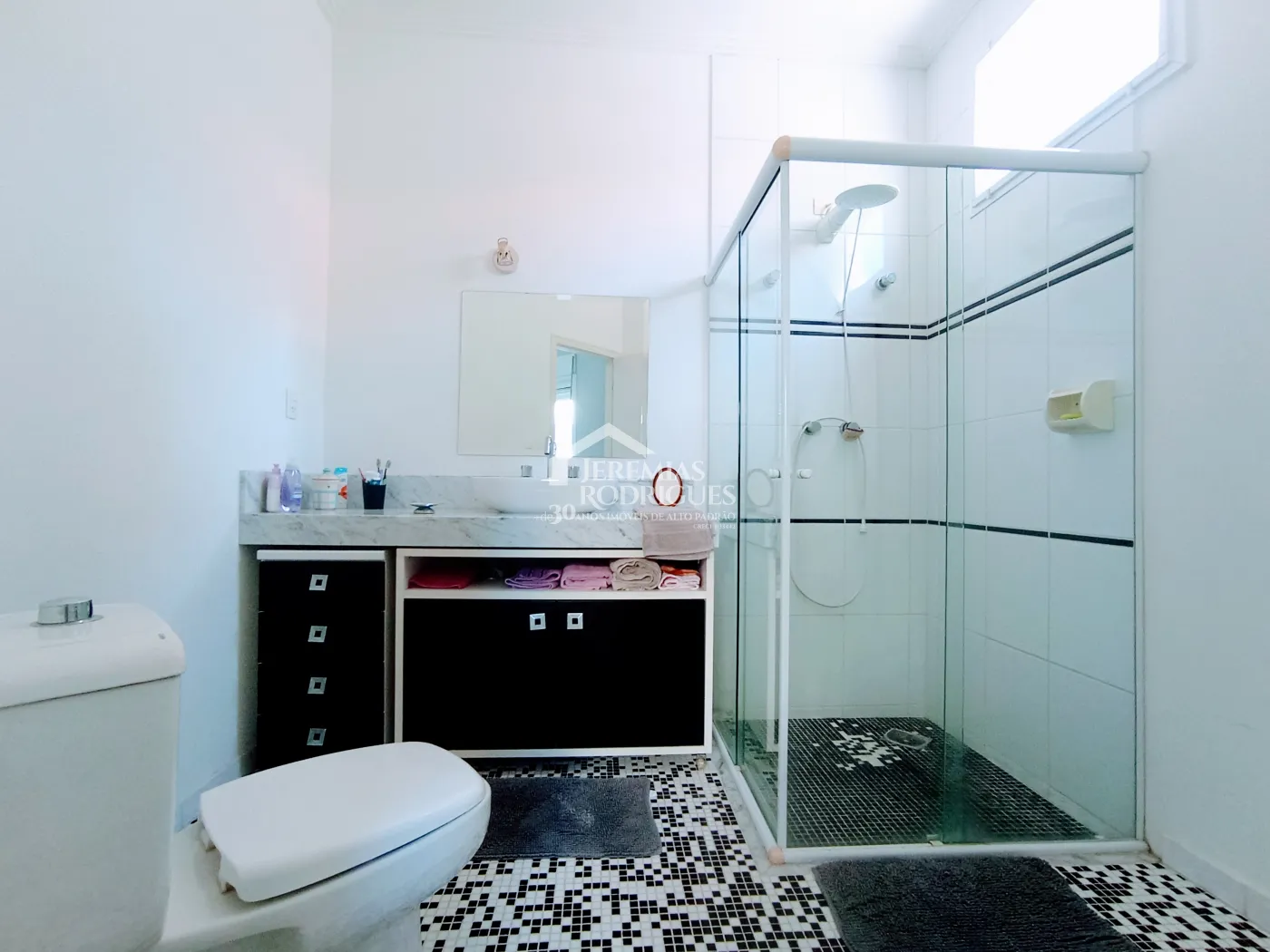 Casa à venda com 4 dormitórios no Condomínio Village Paineiras em Pindamonhangaba/SP