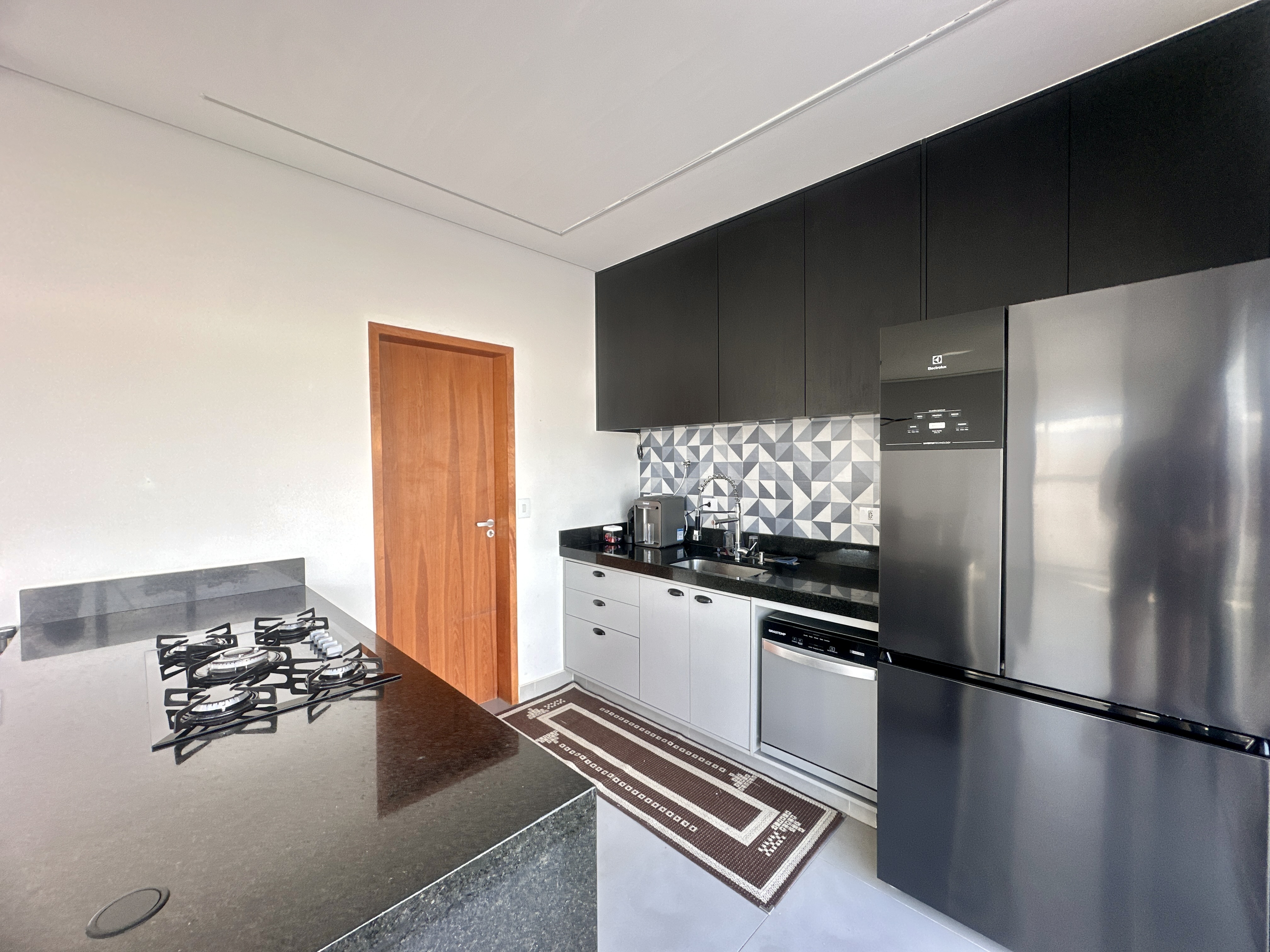 Casa à venda com 4 dormitórios no Condomínio Bella Vitta em Caçapava/SP.