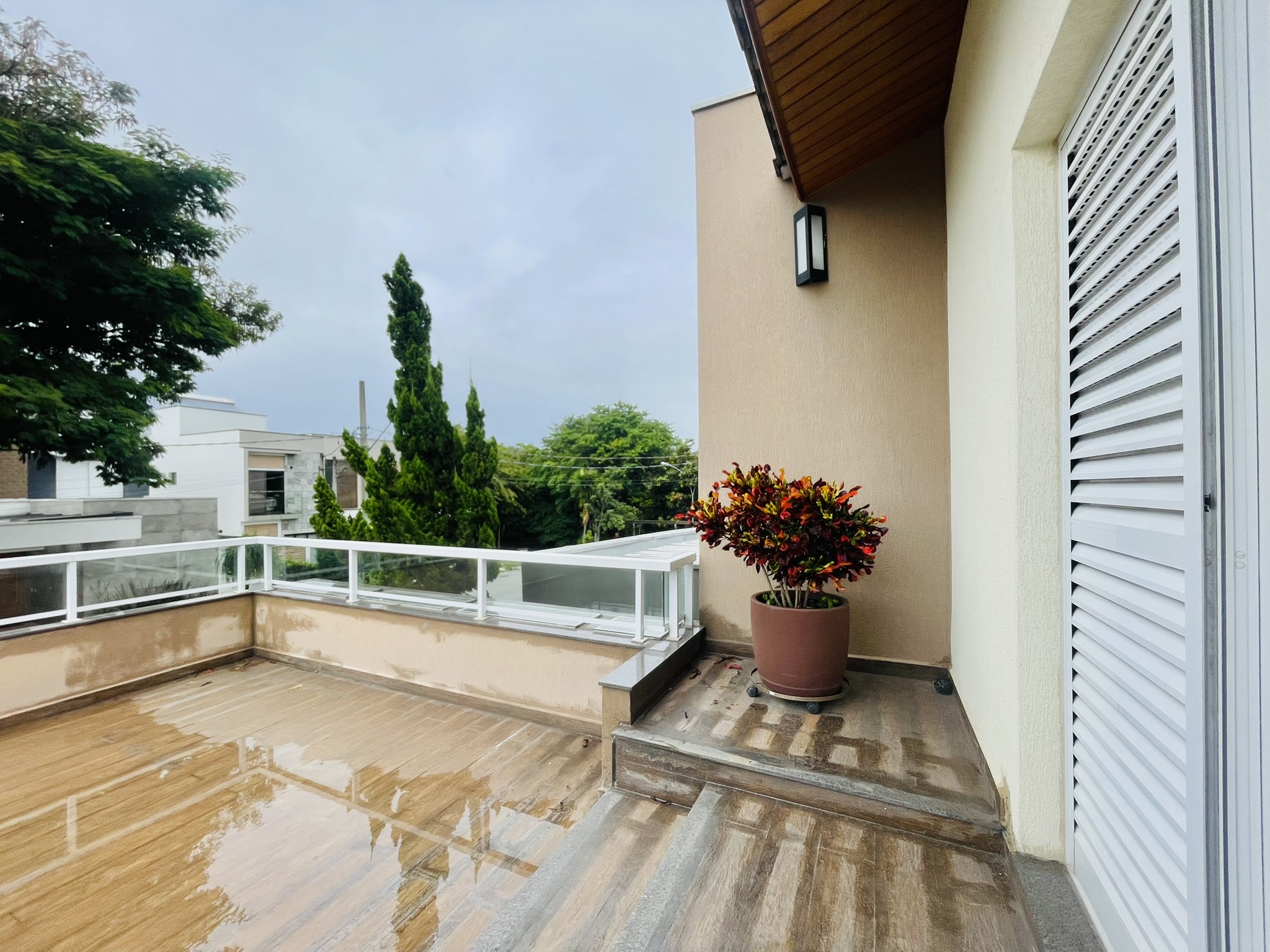 Casa para locação com 4 dormitórios no Condomínio Campos do Conde II em Tremembé/SP.