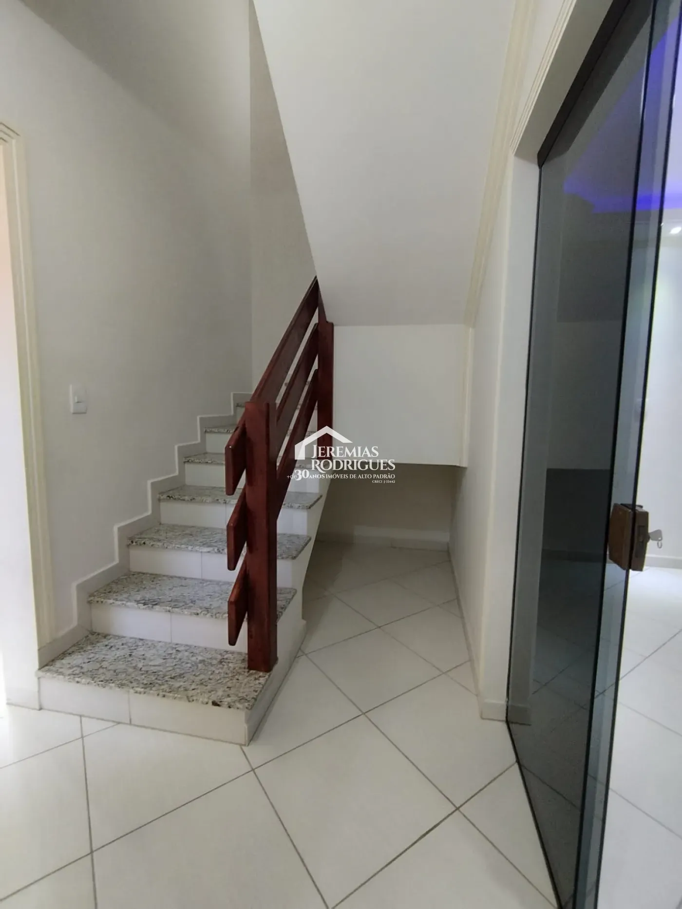 Casa à venda com 4 dormitórios no bairro Alto do Cardoso em Pindamonhangaba/SP.