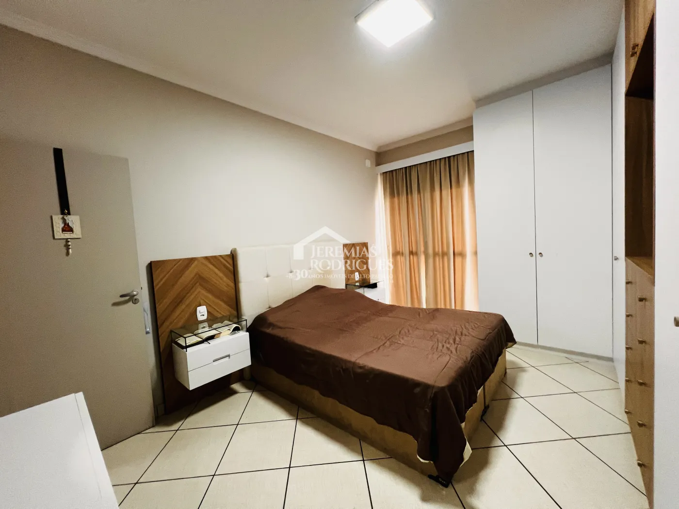 Casa com 3 dormitórios, 198 m² - Alto São Pedro - Taubaté/SP.