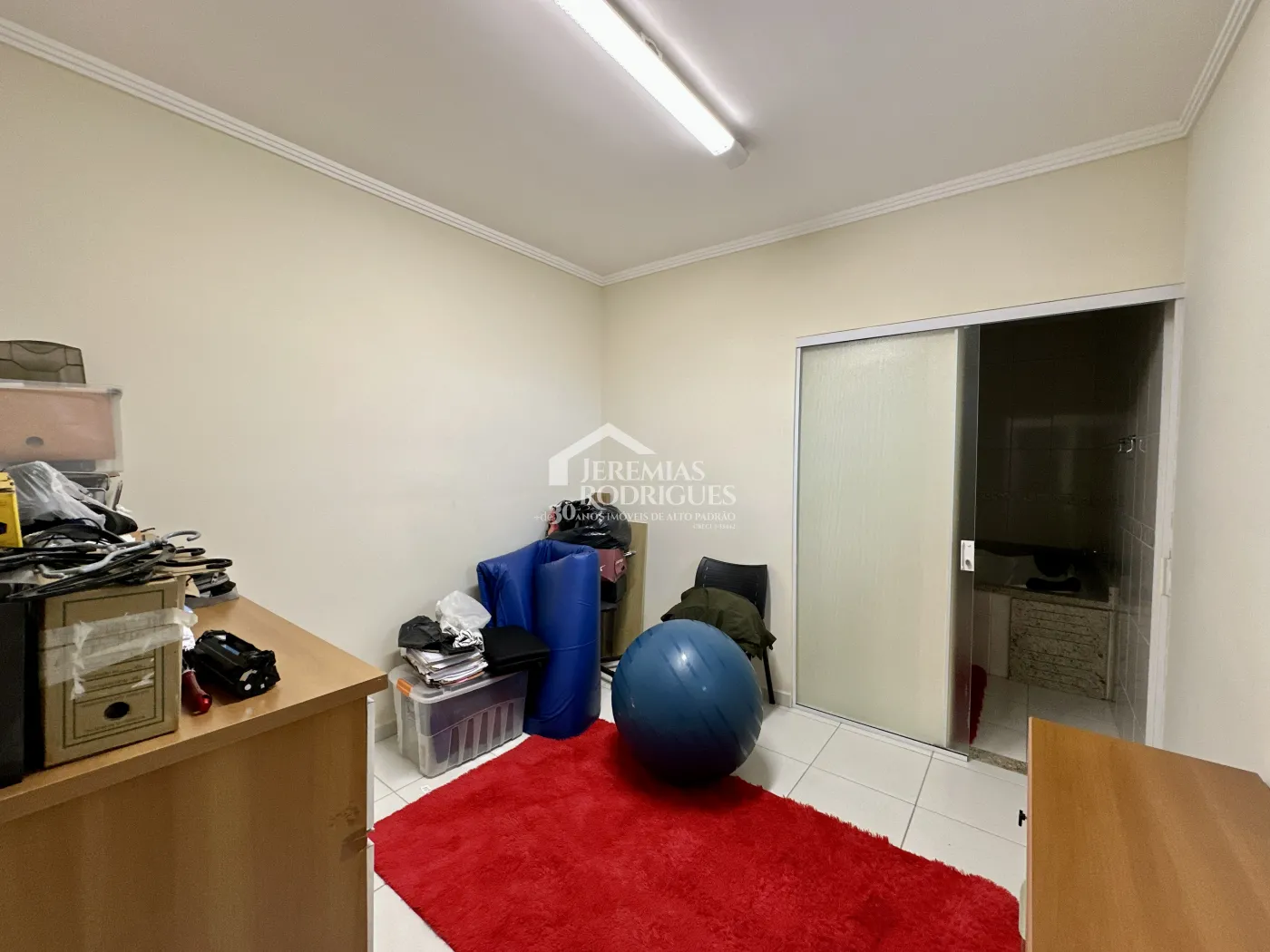 Casa comercial com 320 m² - Chácara Guizard - Taubaté/SP.