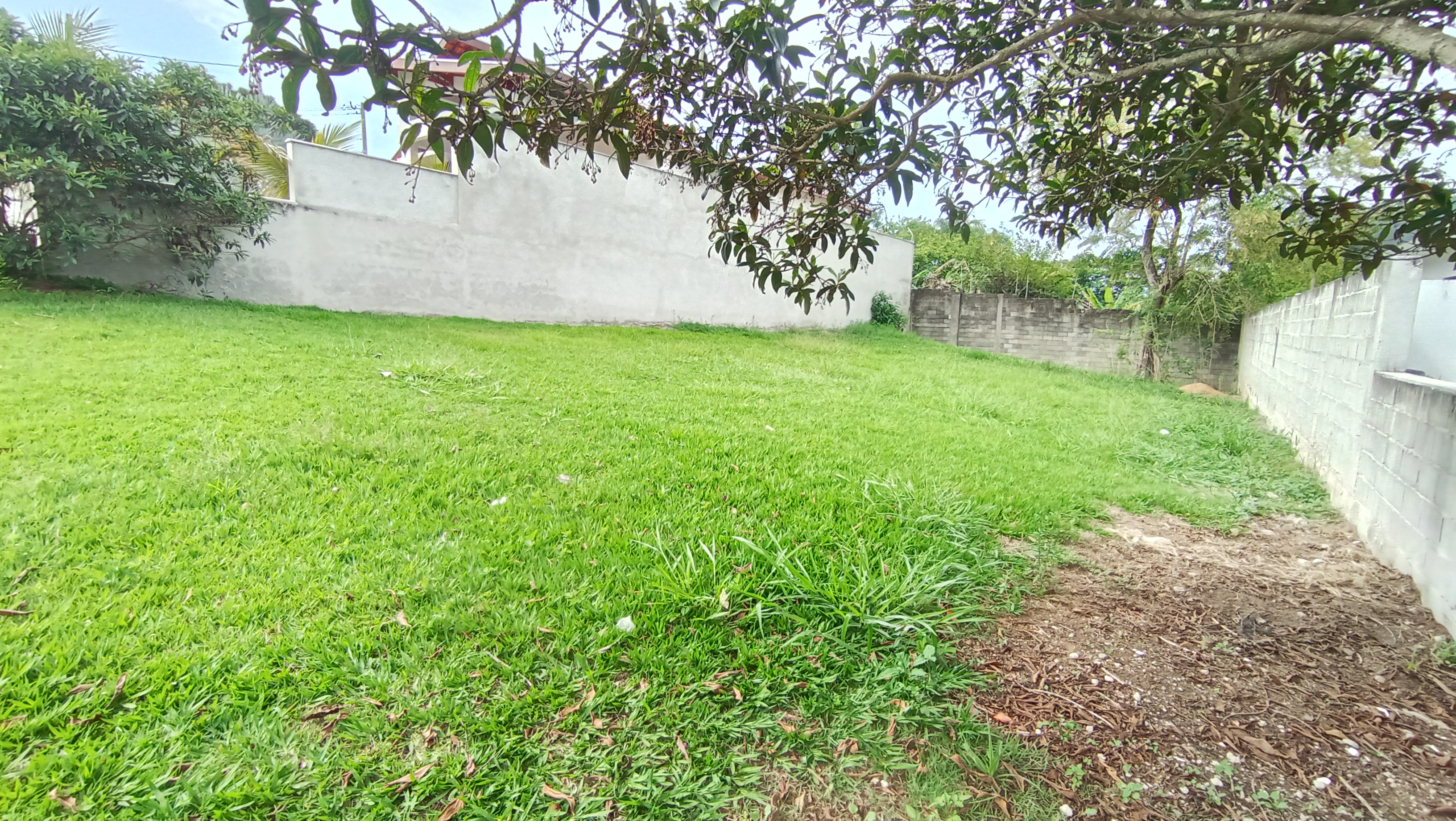 Terreno à venda com 407 m² no Condomínio Reserva dos Lagos e Pindamonhangaba/SP.