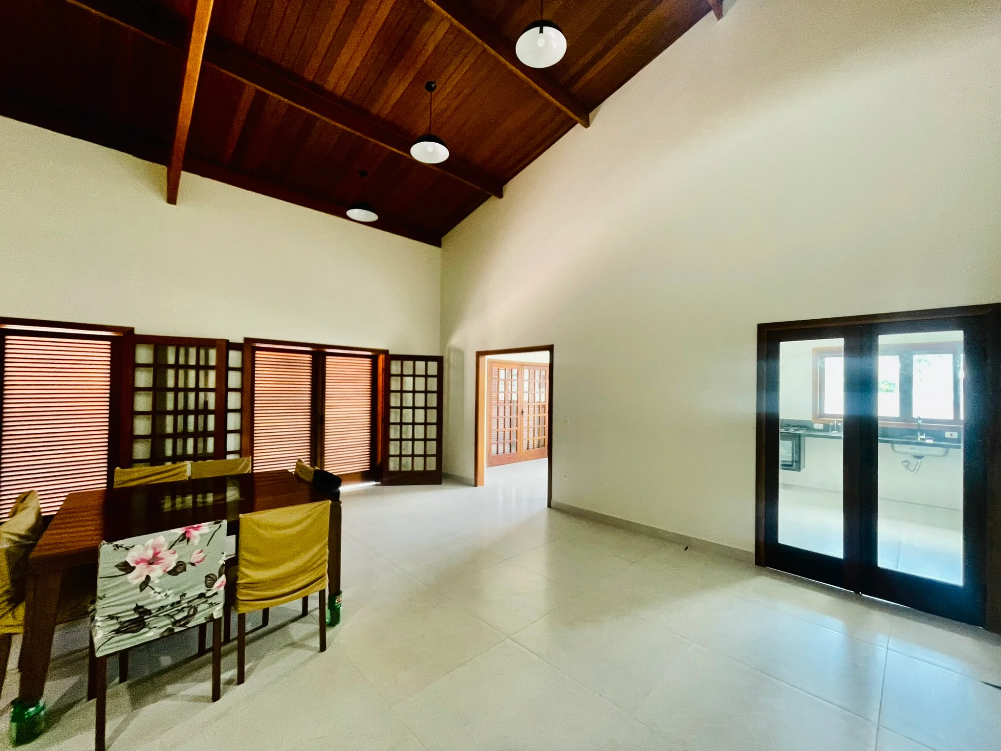 Casa à venda com 4 dormitórios no Condomínio Chácaras Cataguá em Taubaté/SP