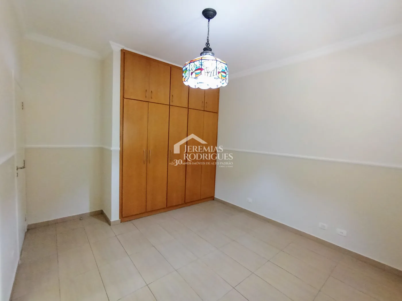 Casa para locação com 4 dormitórios no Condomínio Taubaté Village em Taubaté/SP.