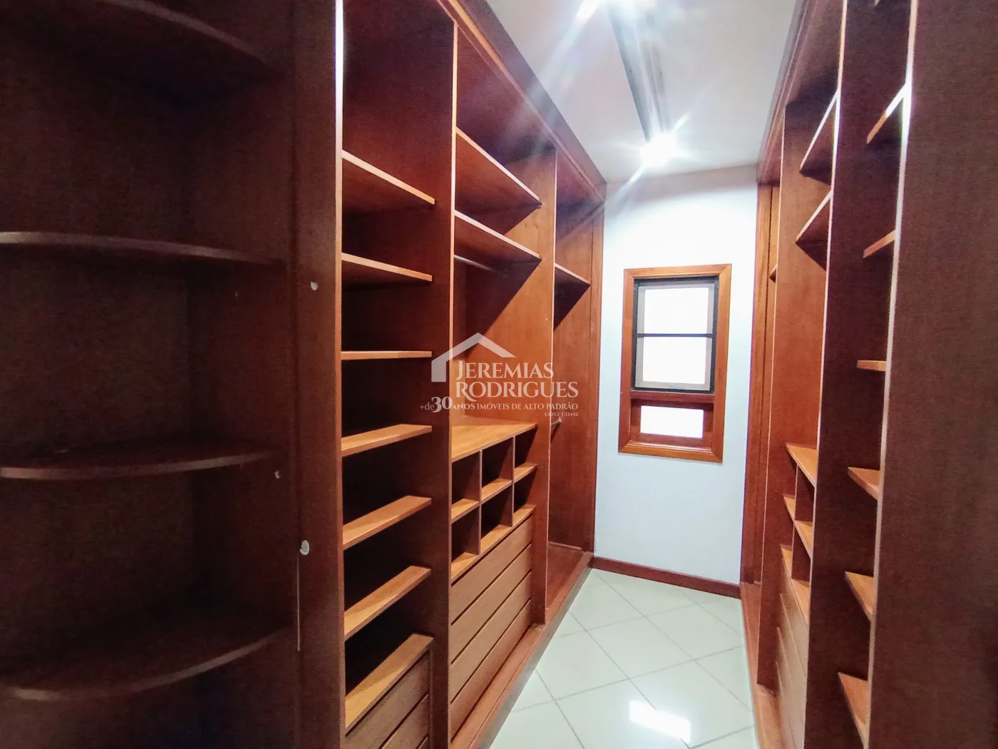 Casa para venda e locação com 3 dormitórios no Condomínio Taubaté Village em Taubaté/SP