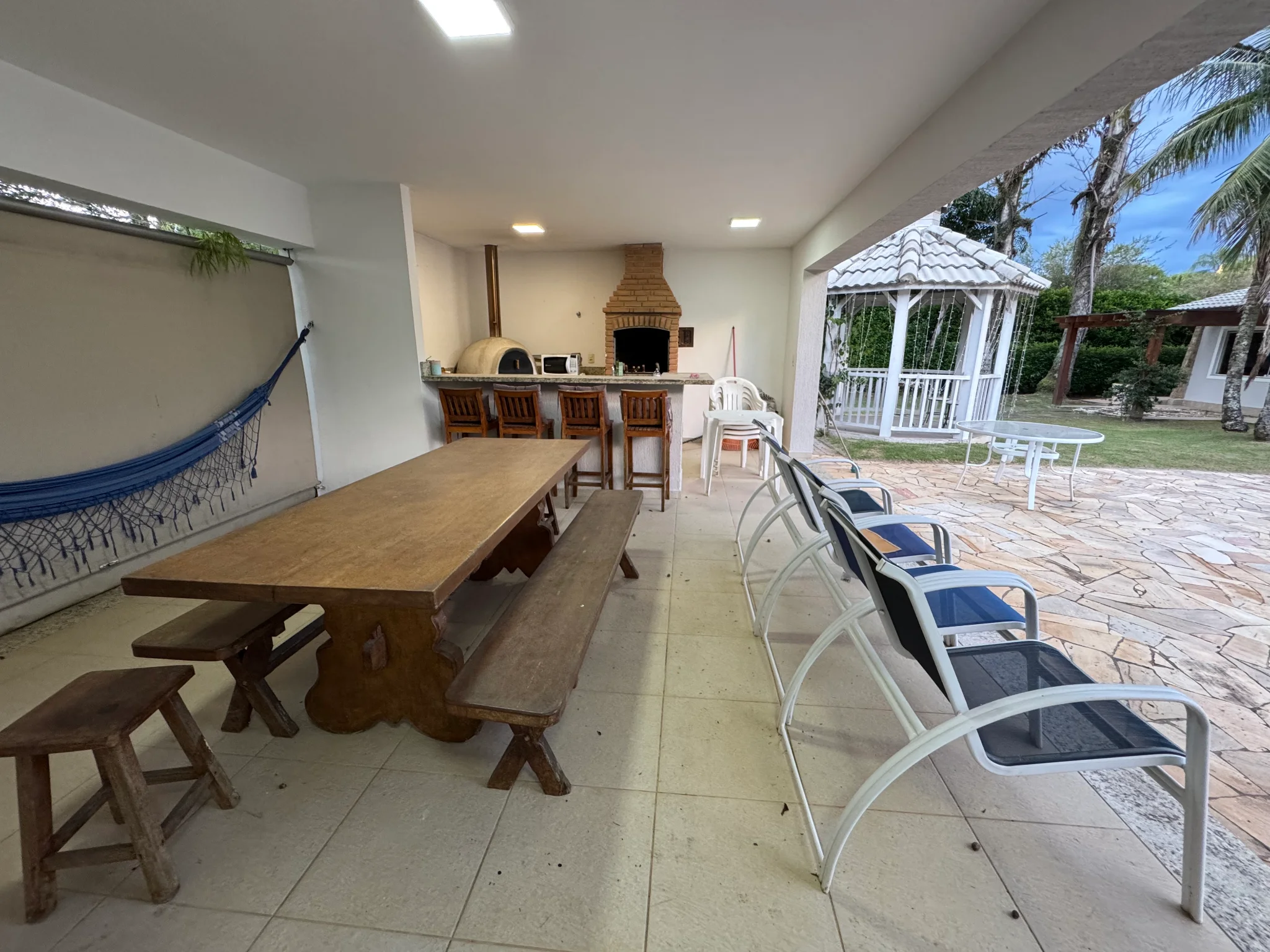 Casa à venda com 5 dormitórios no Condomínio Villlage Paineiras em Pindamonhangaba/SP. 