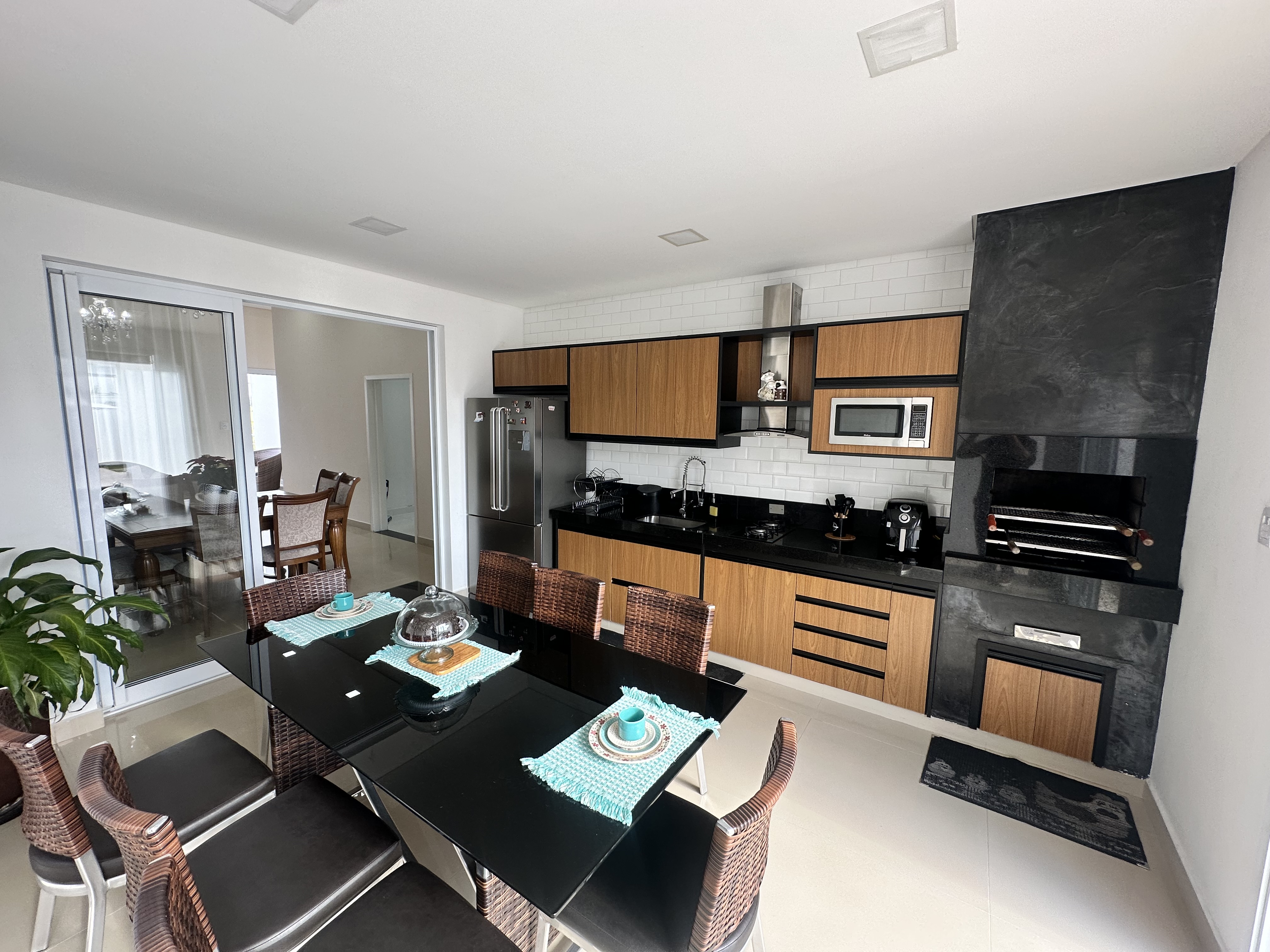 Casa para venda e locação com 3 suítes no Condomínio Reserva dos Lagos em Pindamonhangaba/SP.