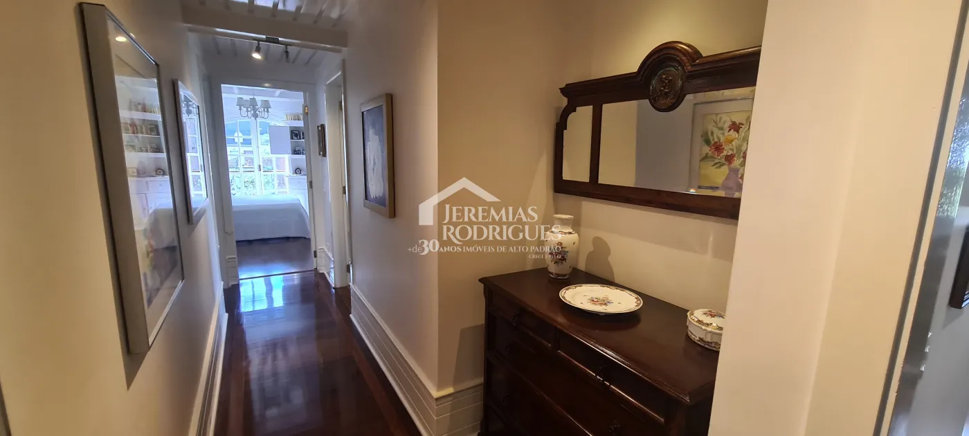 Apartamento à venda com 4 suítes no Edifício Evergreen em Campos do Jordão/SP