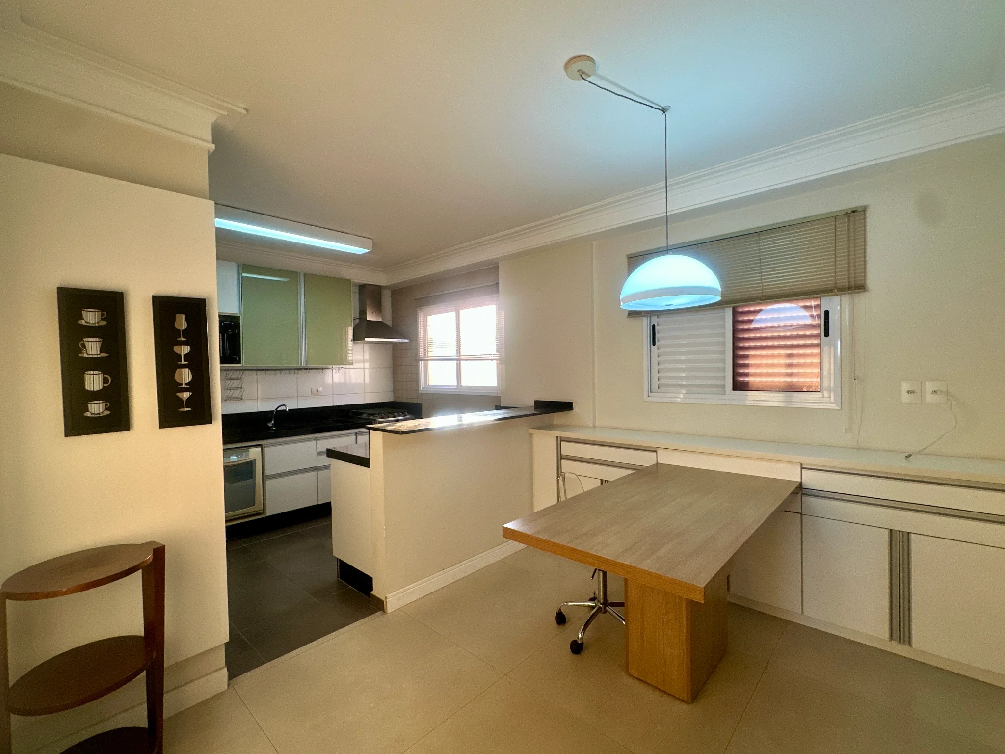Apartamento mobiliado para venda e locação, 263 m² no Edifício Placere em Taubaté/SP.