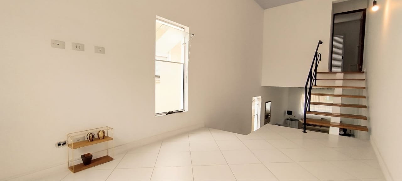 Casa à venda com 3 dormitórios no Condomínio Floradas da Serra em São José dos Campos/SP.