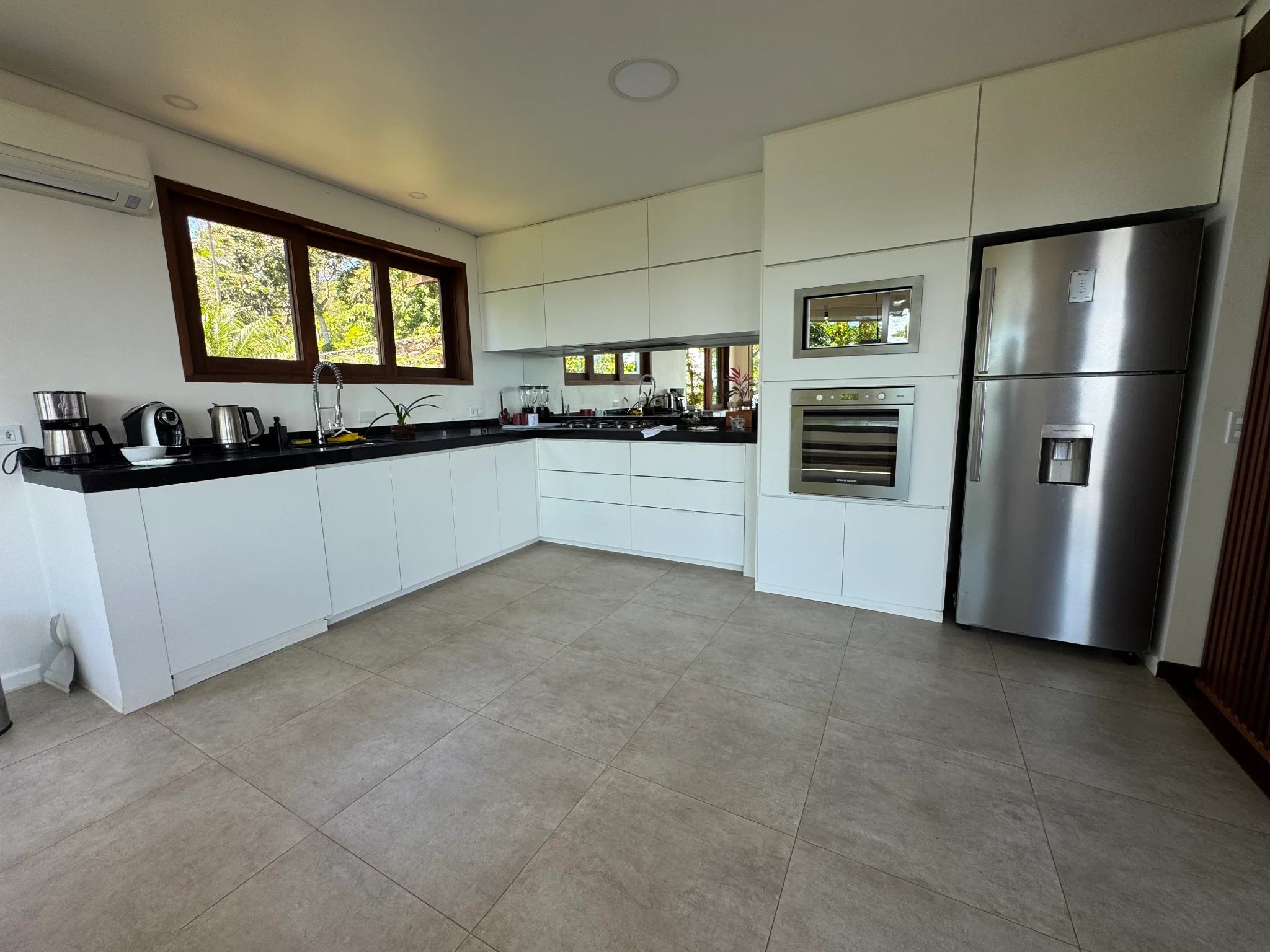 Casa à venda com 3 suítes no Condomínio Ponta das Toninhas em Ubatuba/SP. 