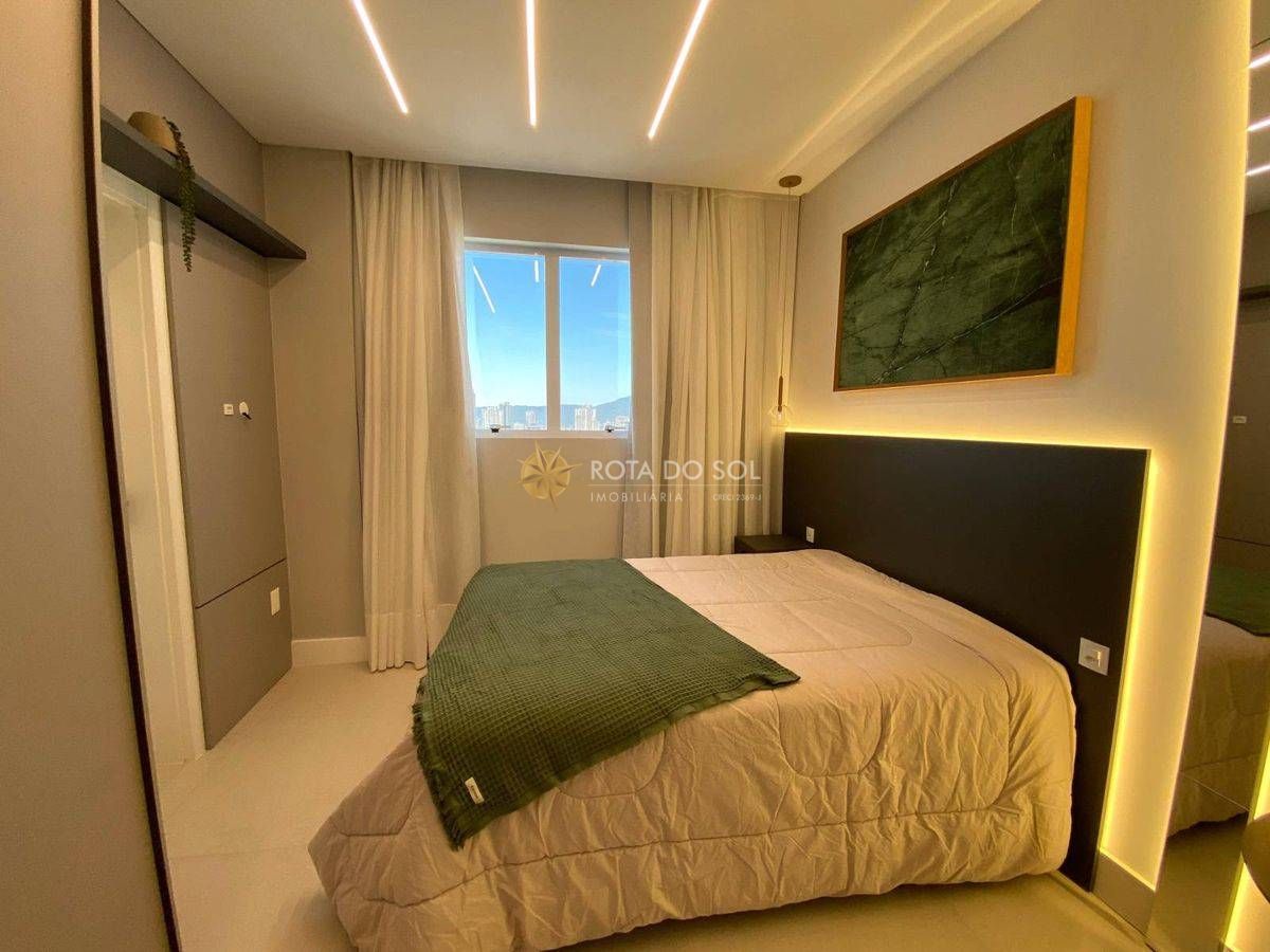 Apartamento temporada perto do McDonald's Meia Praia 3 suítes