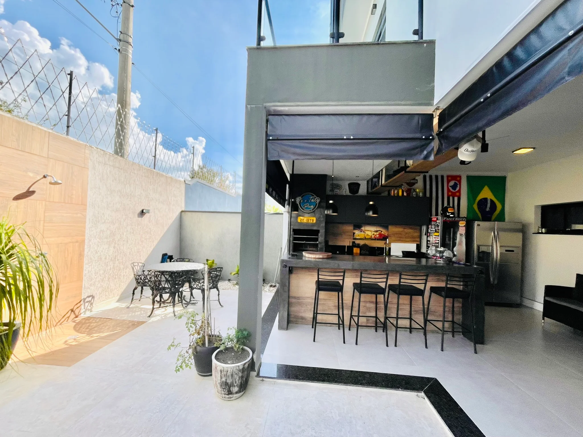 Casa à venda com 4 suítes no Condomínio Tecoara em Taubaté/SP.