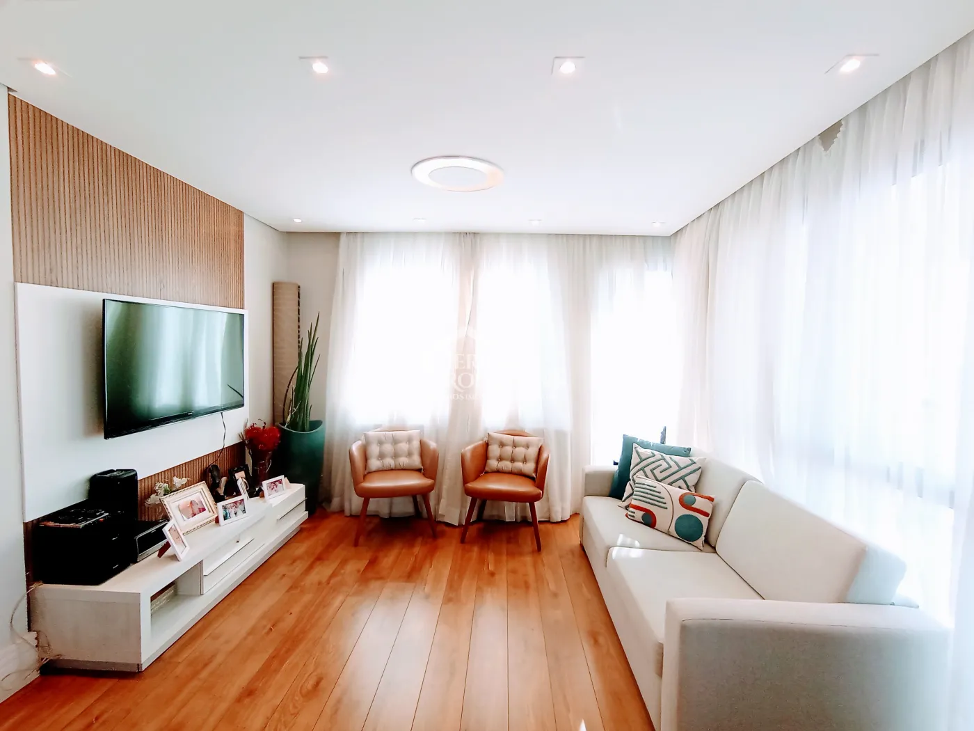Apartamento à venda com 3 dormitórios no Edifício Jabuticabeiras em Taubaté/SP