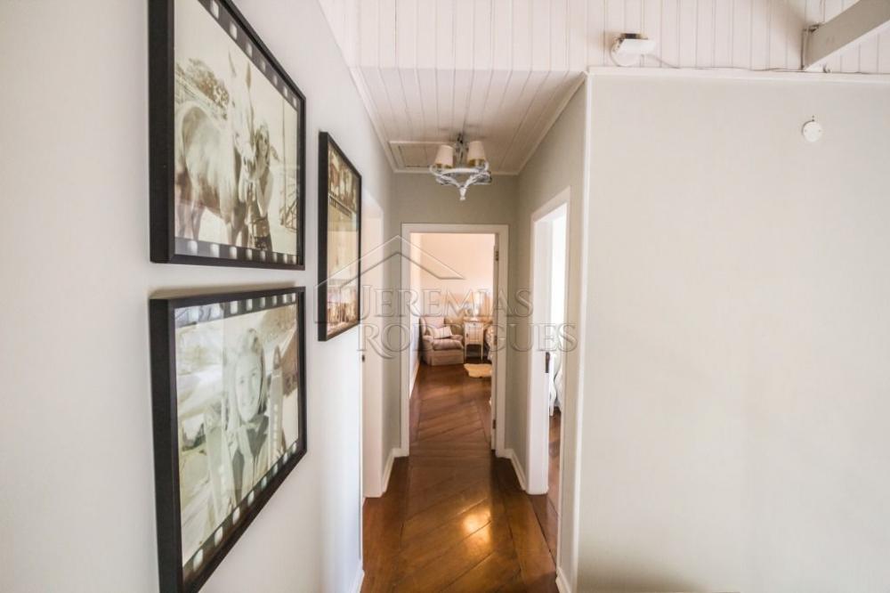 Casa à venda com 7 dormitórios no bairro Recanto das Araucárias em Campos do Jordão/SP.