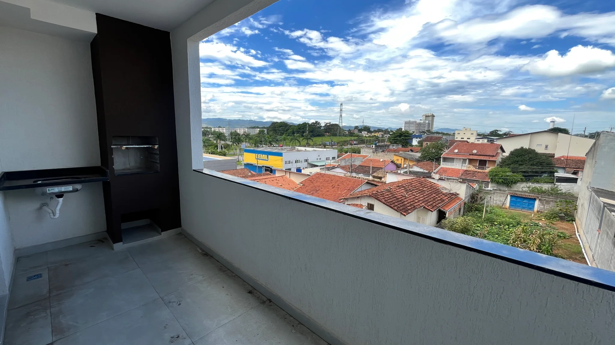 Apartamento no Edifício Santiago em Pindamonhangaba com localização privilegiada