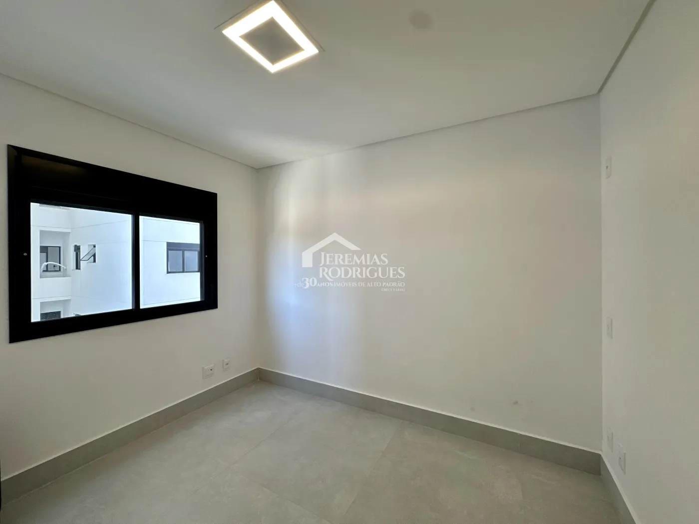 Apartamento à venda com 3 dormitórios, 109 m² no Edifício Lucca em Taubaté/SP