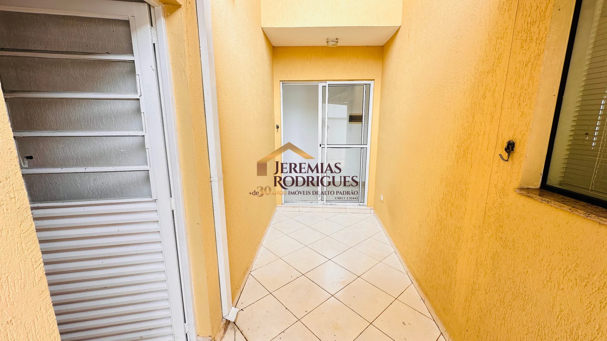 Casa para locação e venda no Condomínio Real Ville em Pindamonhangaba/SP.