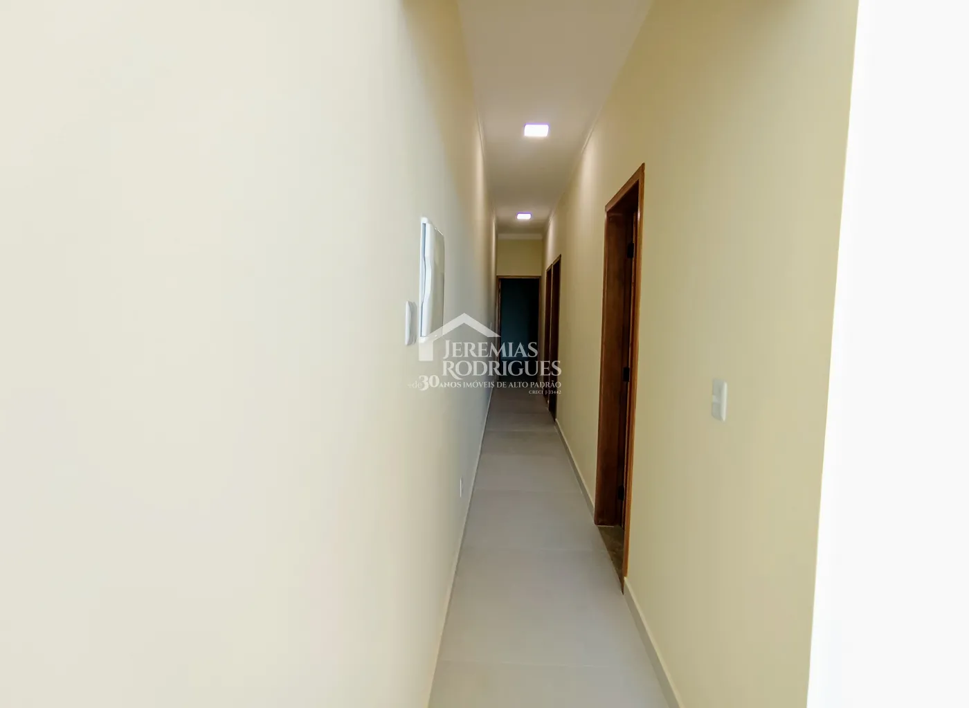 Casa para venda e locação com 3 dormitórios no Bosque da Imperatriz em Pindamonhangaba/SP.