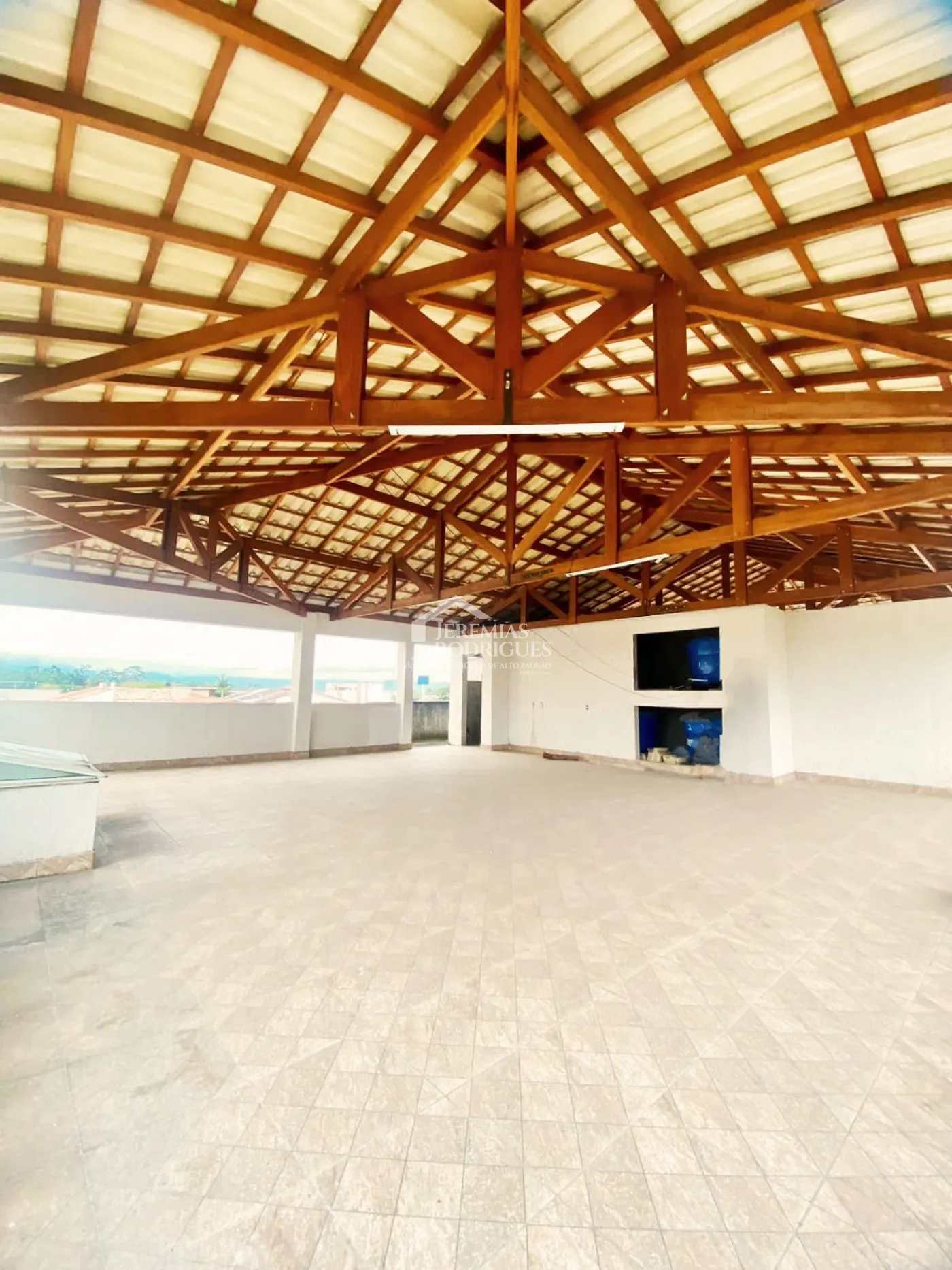 Prédio Comercial e Residencial com 720 m² no bairro Residencial Portal da Mantiqueira em Taubaté/SP