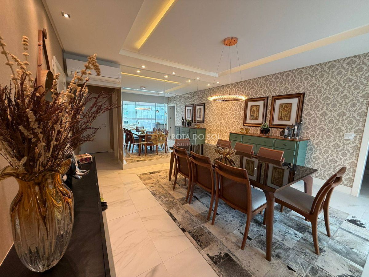 Apartamento Mobiliado 4 Suítes à Venda Meia Praia Itapema SC