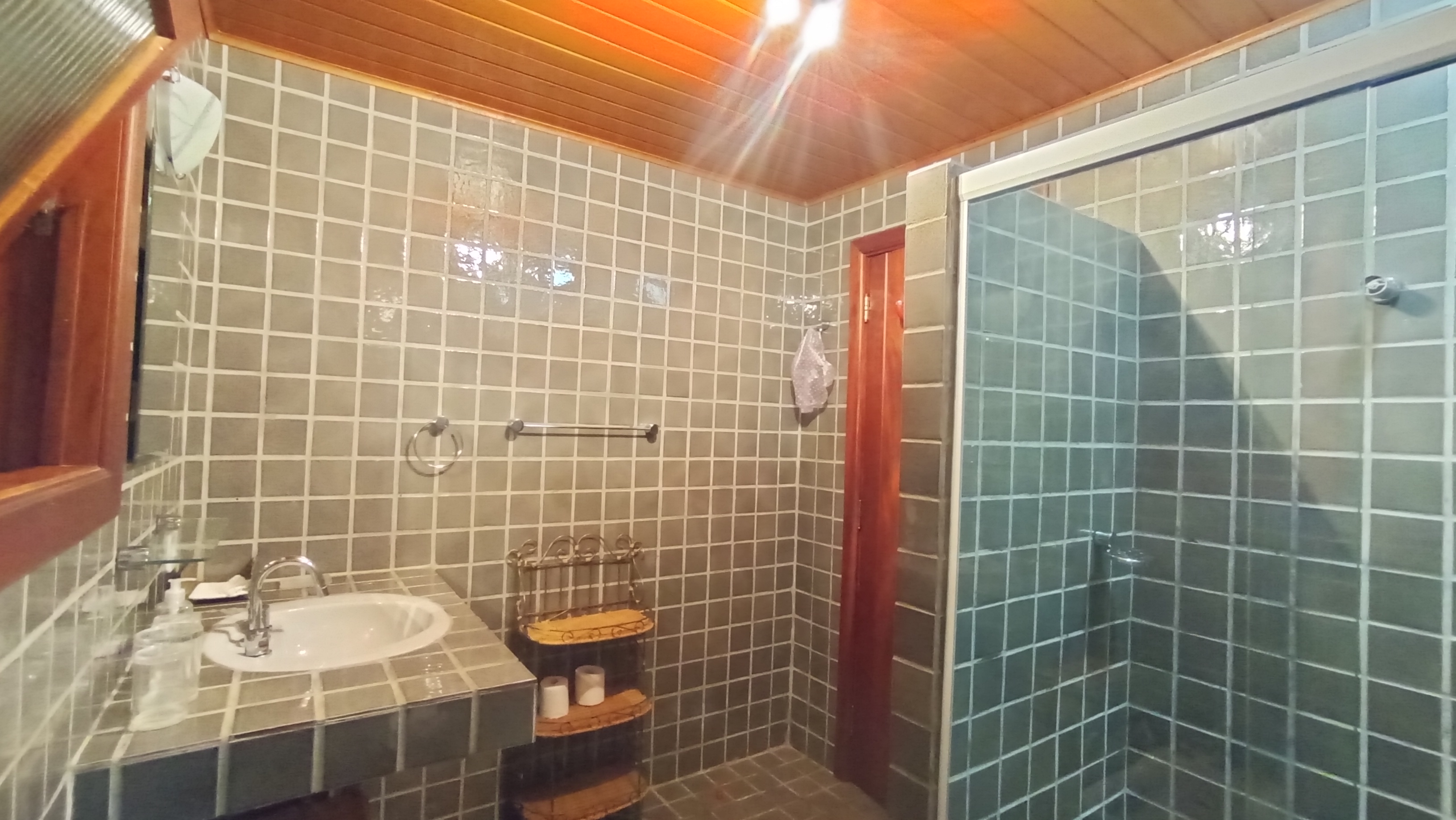 Casa à venda com 5 dormitórios no Capivari em Campos do Jordão/SP.
