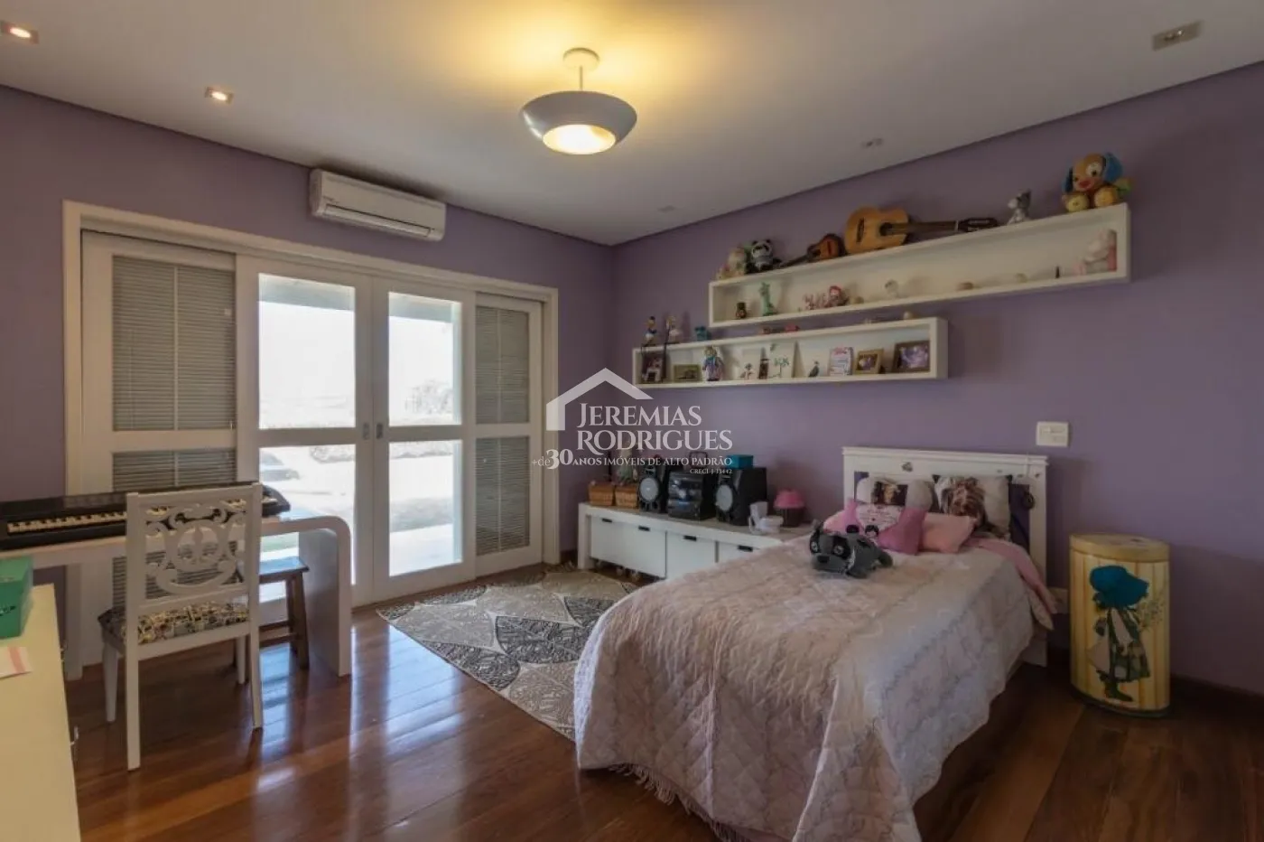 Casa para venda e locação com 4 suítes no Condomínio Chácaras Cataguá em Taubaté/SP