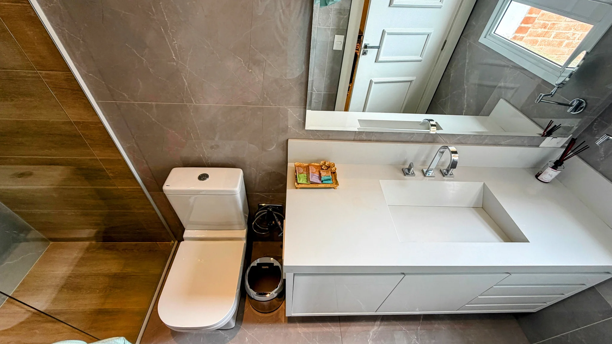 Casa à venda com 4 suítes no  Condomínio Iporanga em Campos do Jordão/SP. 