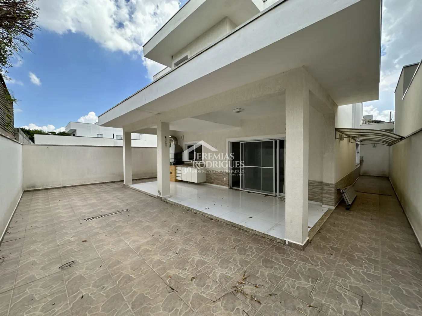 Casa para venda e locação com 4 suítes no Condomínio Campos do Conde II em Tremembé/SP