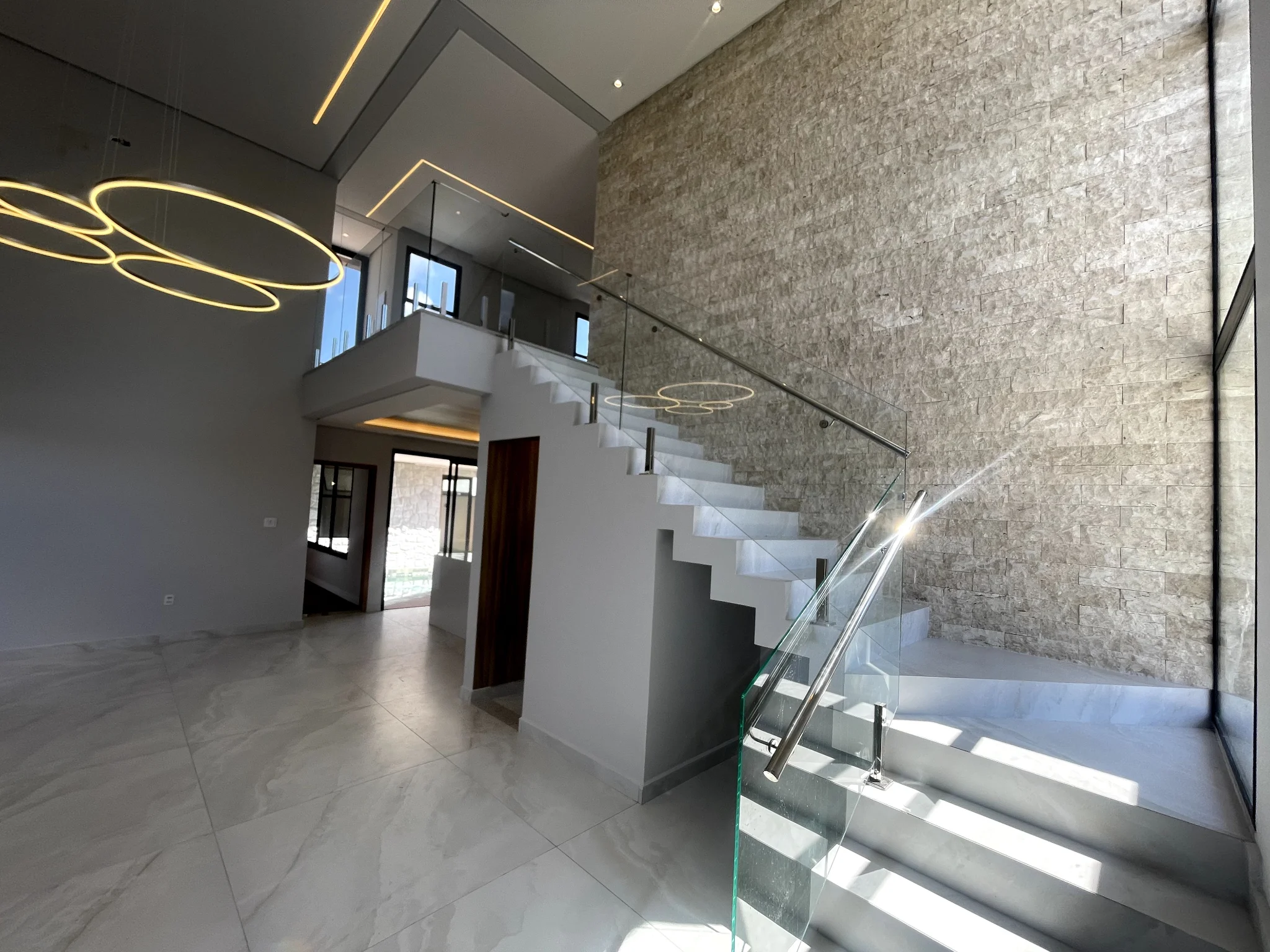 Casa para venda e locação com 3 dormitórios no Condomínio Terras do Vale em Caçapava/SP. 