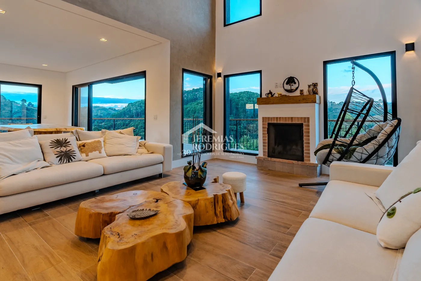 Casa à no Condomínio Recanto do Sol em Campos do Jordão/SP