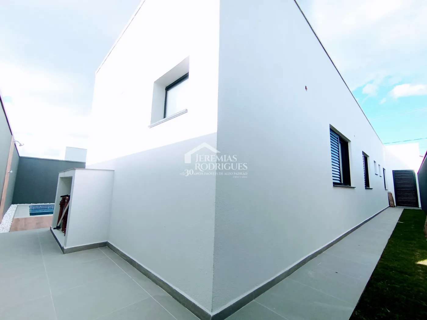 Casa à venda com 3 suítes no Condomínio Ouro Ville em Taubaté/SP