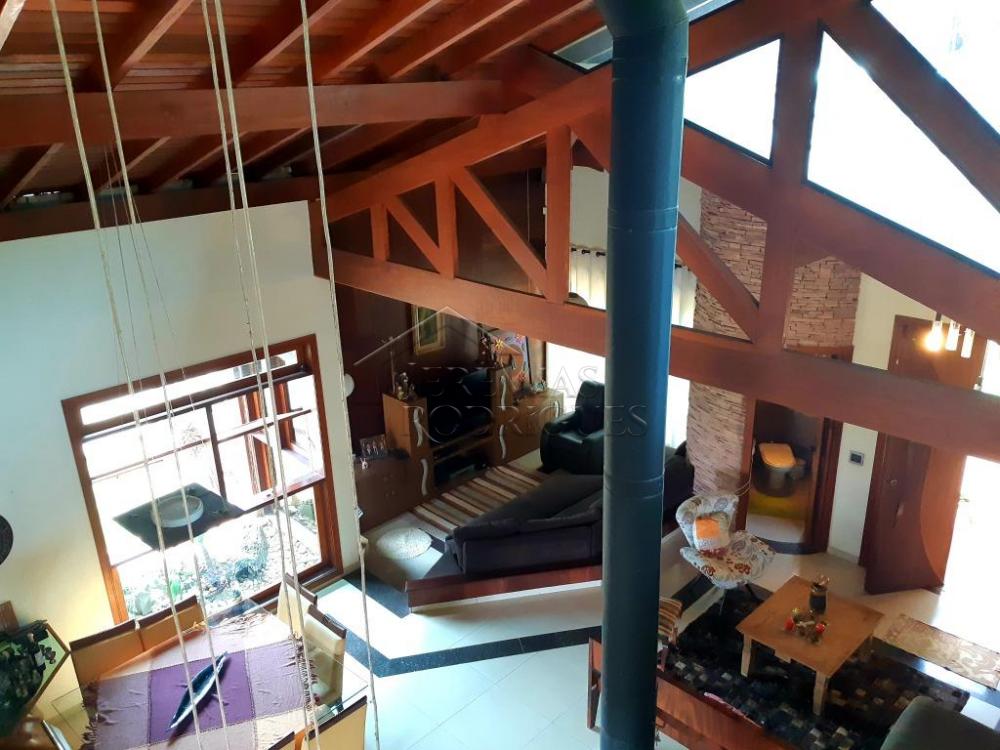 Casa à venda com 6 dormitórios no Condomínio Chácaras Cataguá em Taubaté/SP.