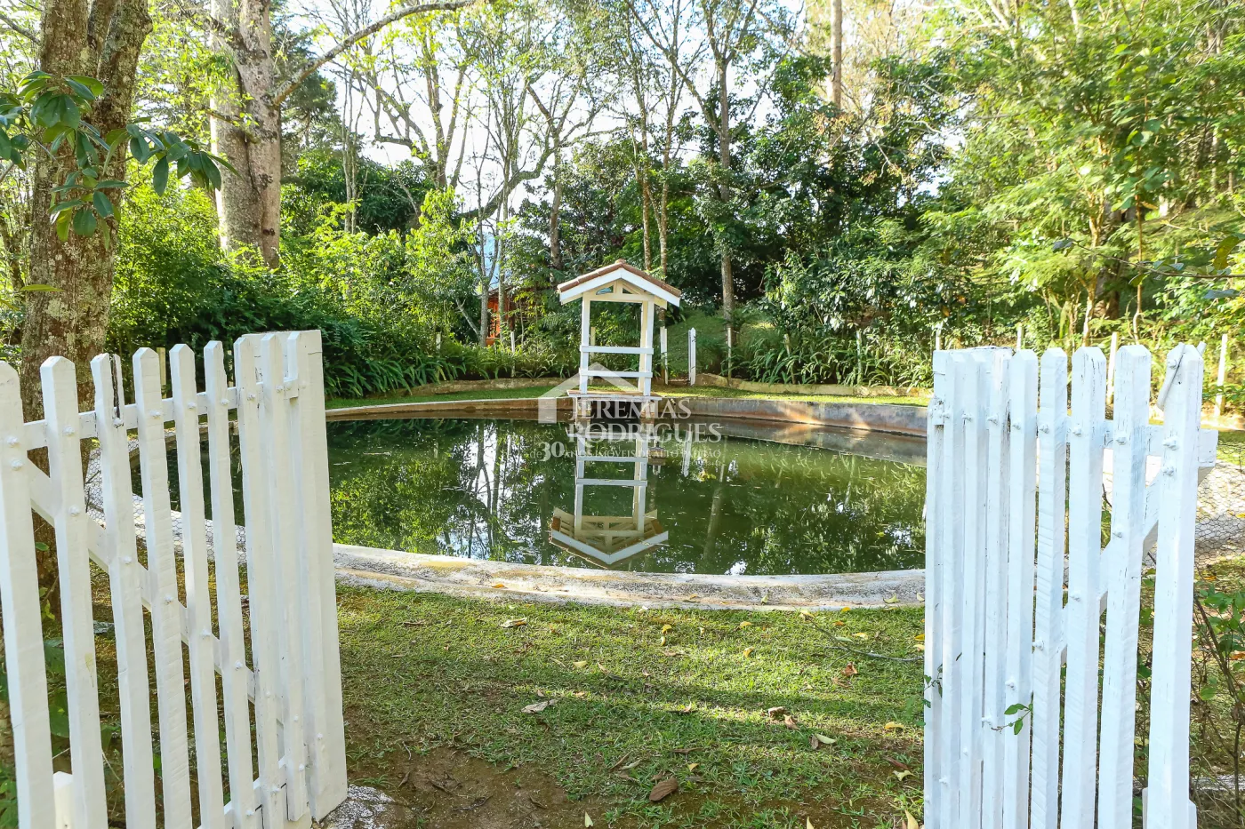 Chácara à venda no bairro do Sapucaí, em Sapucaí-Mirim/MG.