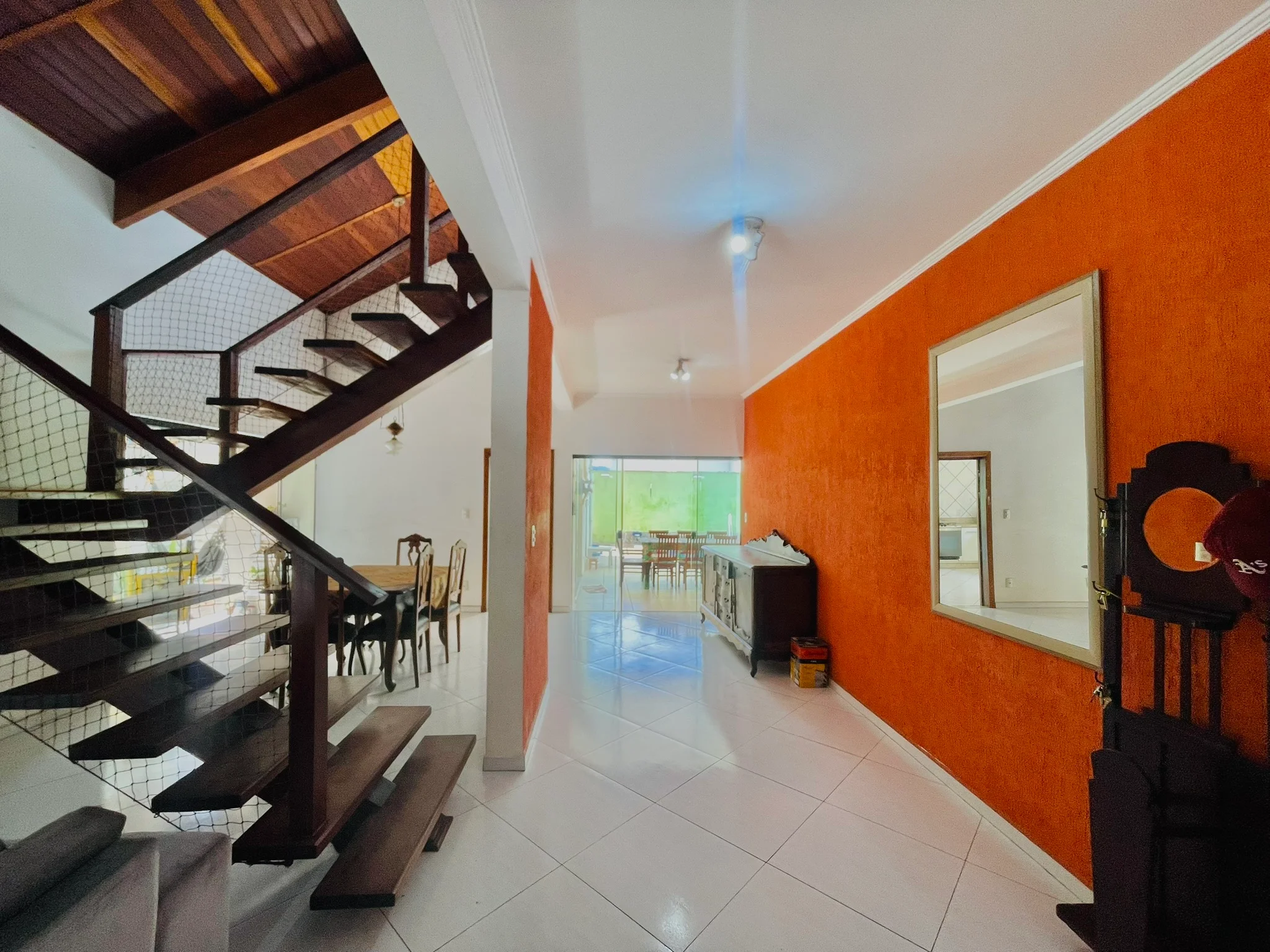 Casa à venda com 4 dormitórios no Condomínio Real Ville em Pindamonhangaba/SP. 