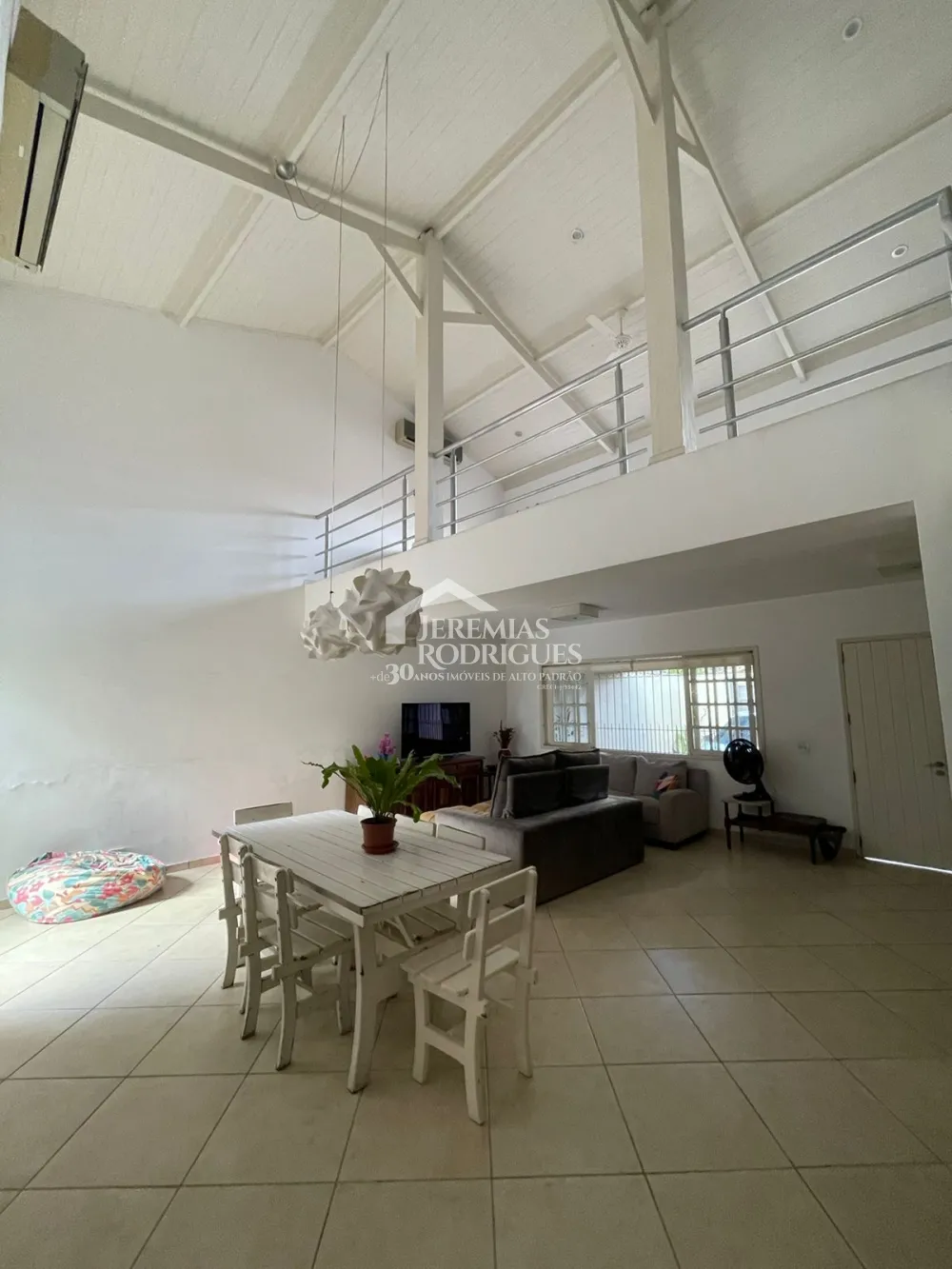 Casa à venda com 3 dormitórios no bairro Jardim das Nações em Taubaté/SP. 