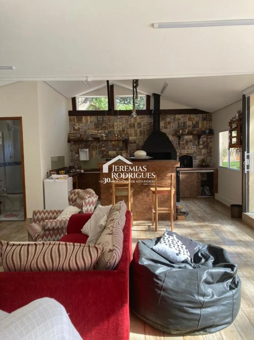 Chácara à venda com 2.000 m² no Condomínio Chácaras Cataguá, em Taubaté/SP.