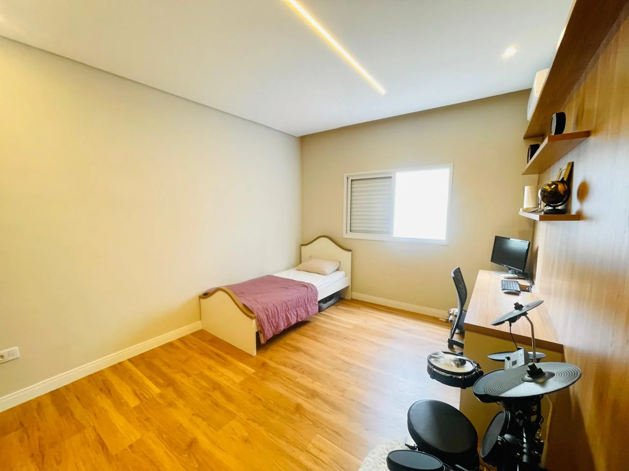 Casa à venda com 3 dormitórios no Condomínio Terras de San Marco em Taubaté/SP.