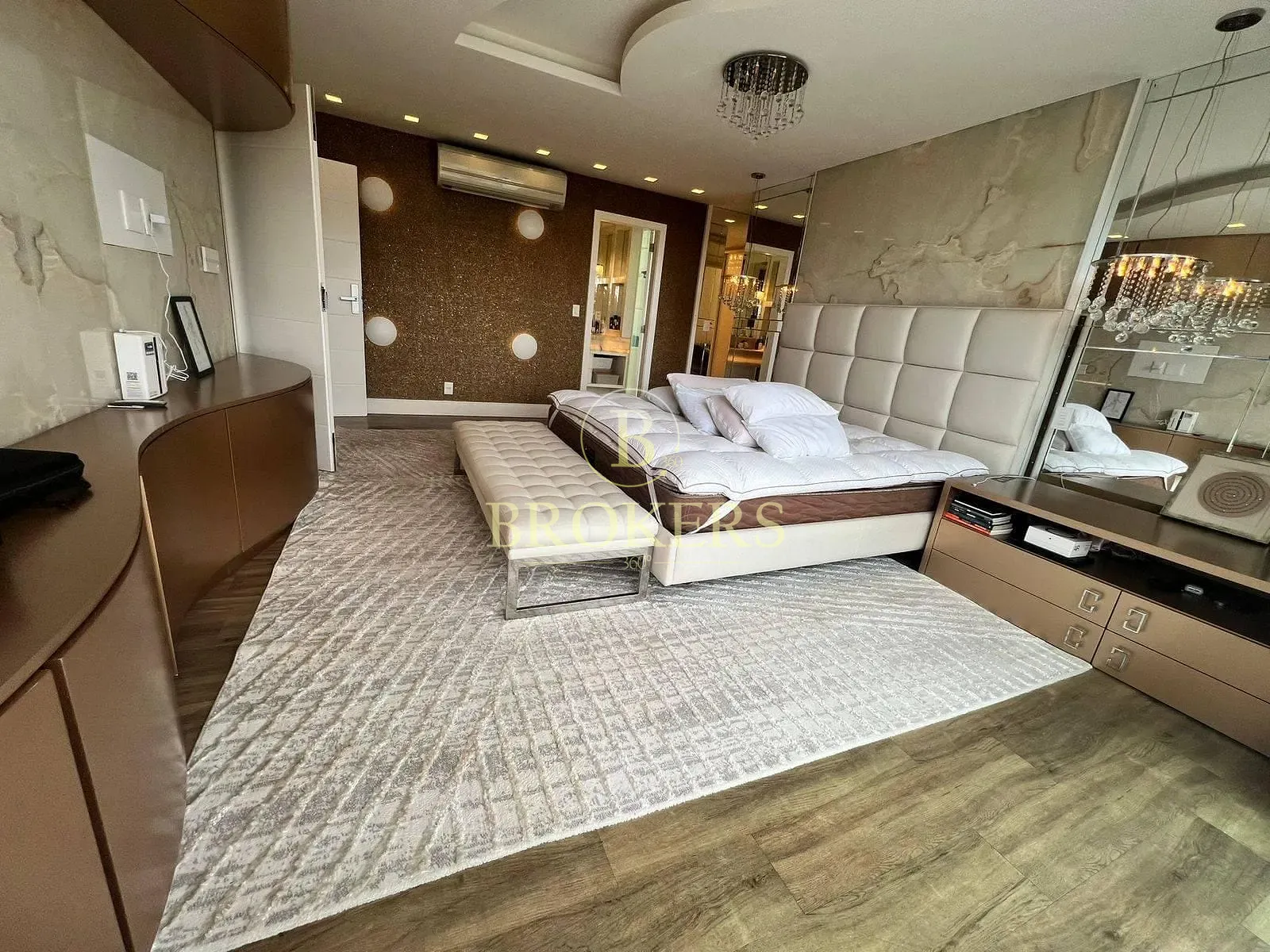 Luxo e sofisticação no Alphaville: Casa triplex mobiliada com 6 suítes, SPA e campo de futebol priv — foto 41