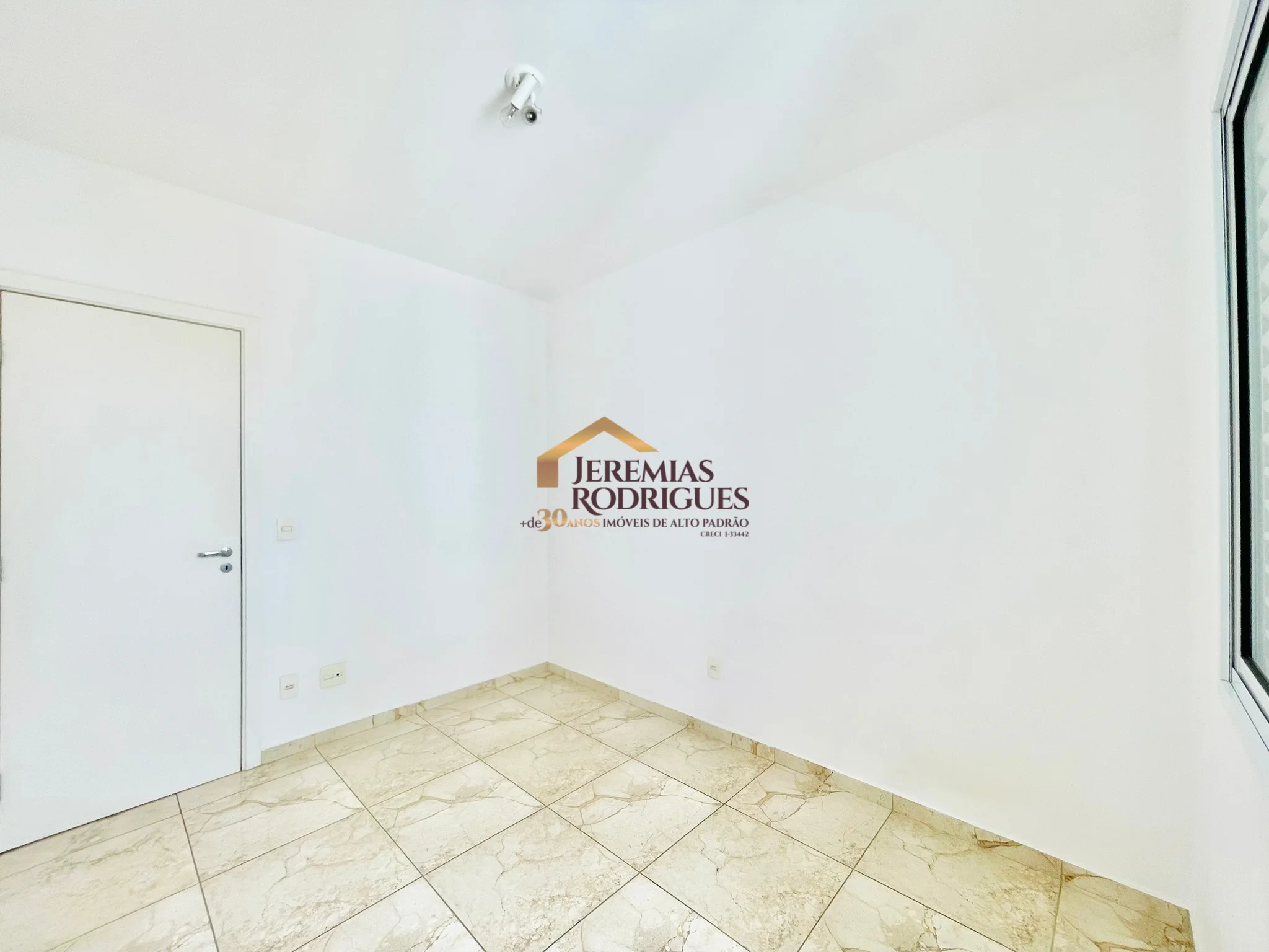 Apartamento para locação no Edifício Itacaré em Taubaté/SP.