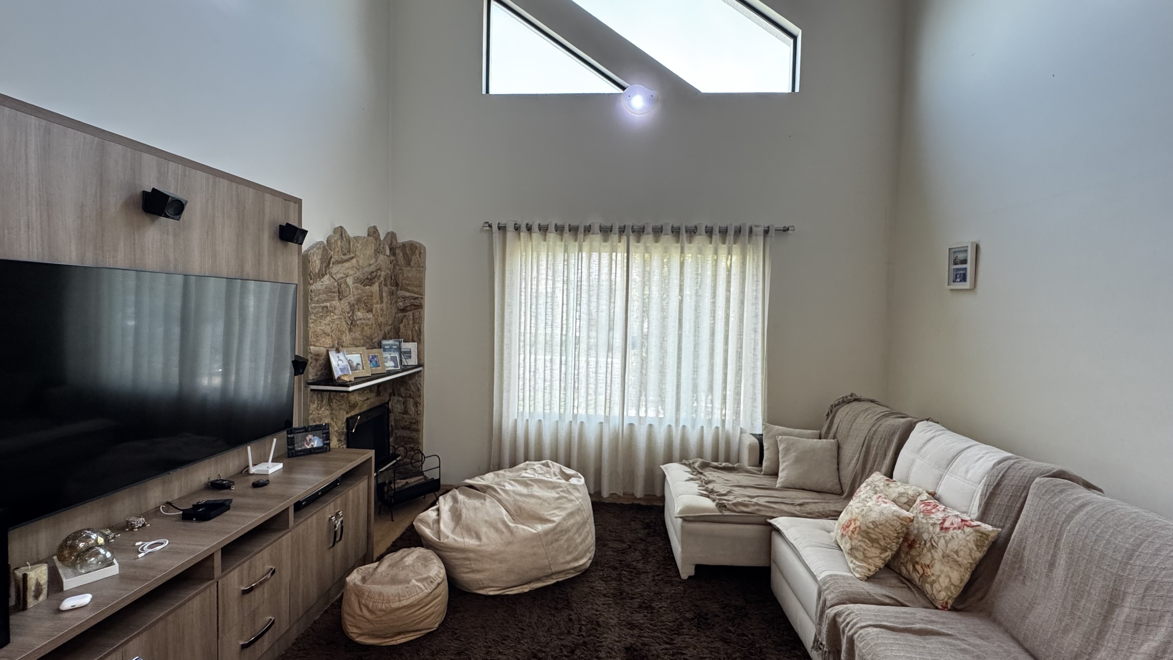 Casa à venda com 3 dormitórios no Condomínio Real Ville em Pindamonhangaba/SP.