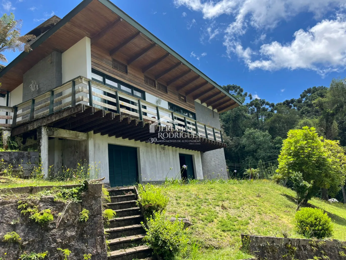 Casa para venda com 3 dormitórios no Jardim do Embaixador em Campos do Jordão/SP